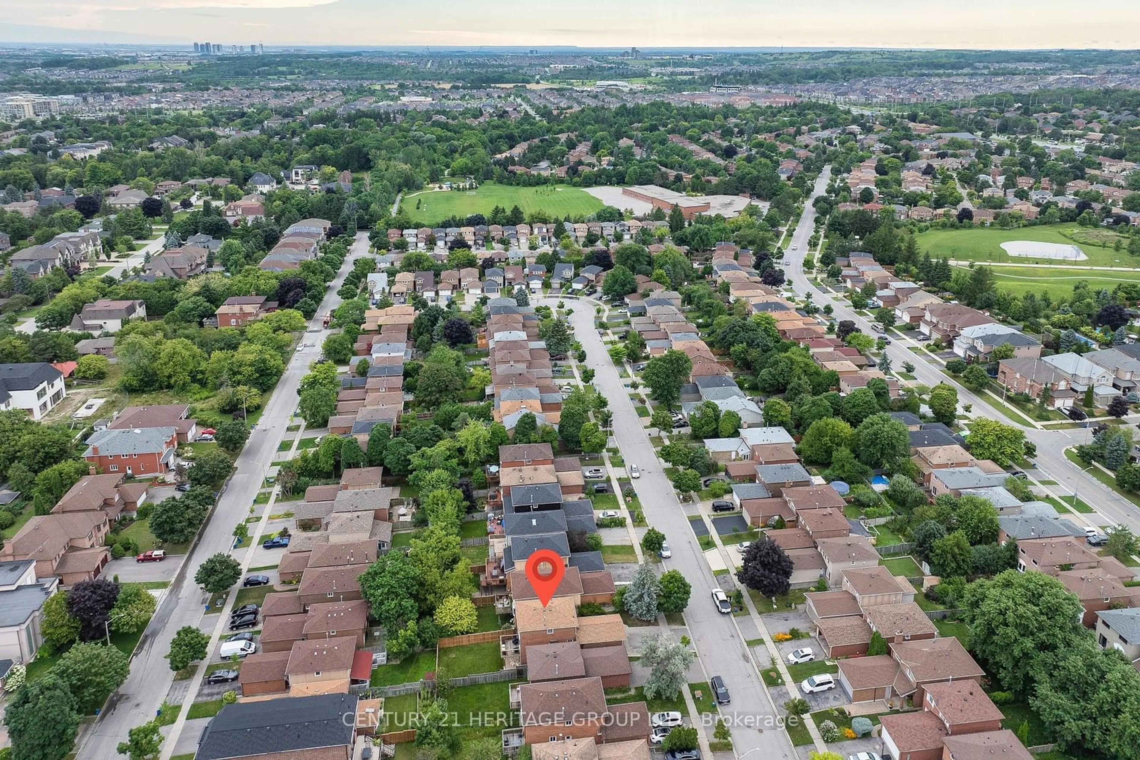 A pic from exterior of the house or condo for 37 Gray Cres, Richmond Hill Ontario L4C 5V4