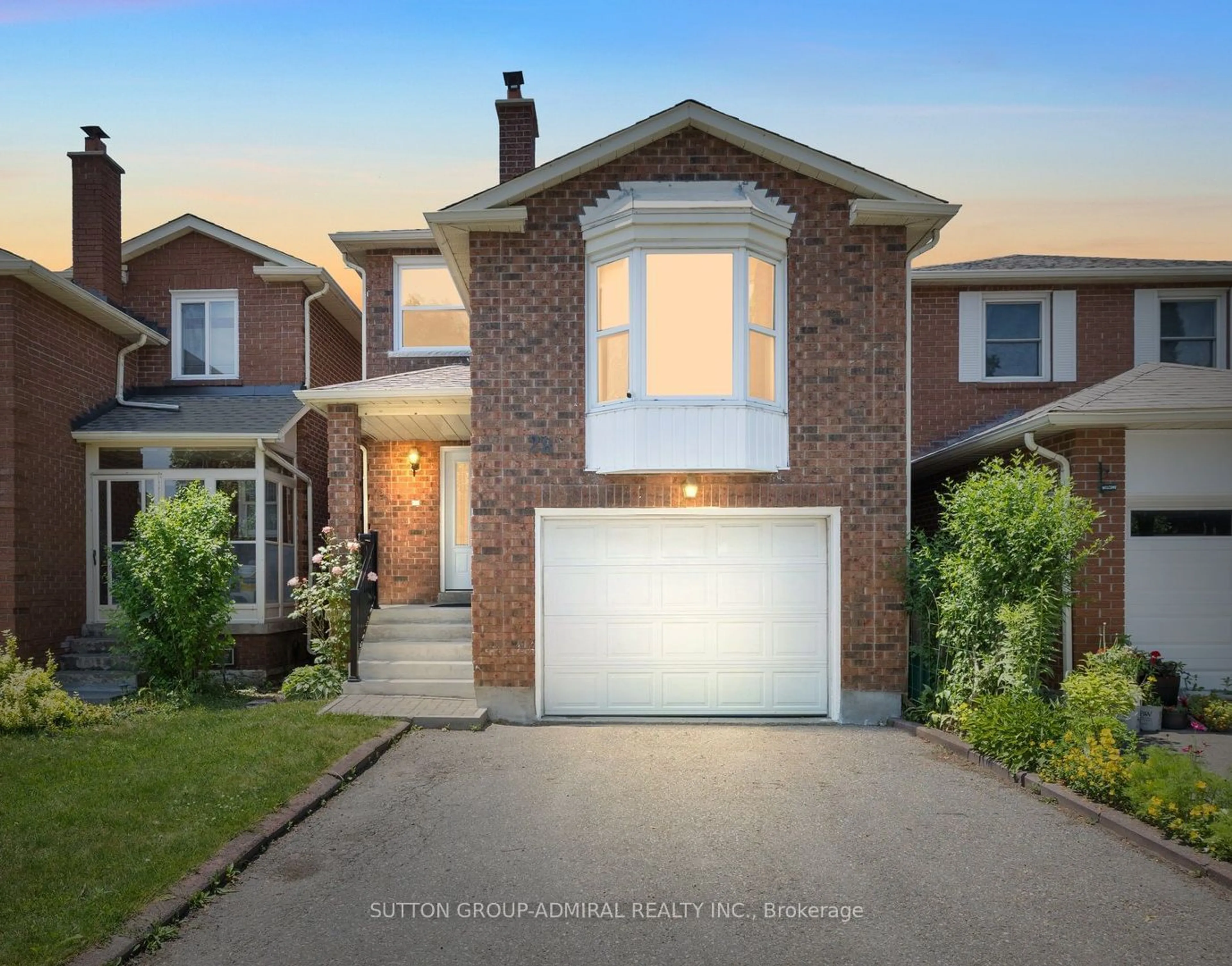 Frontside or backside of a home for 28 White Blvd, Vaughan Ontario L4J 5Z3