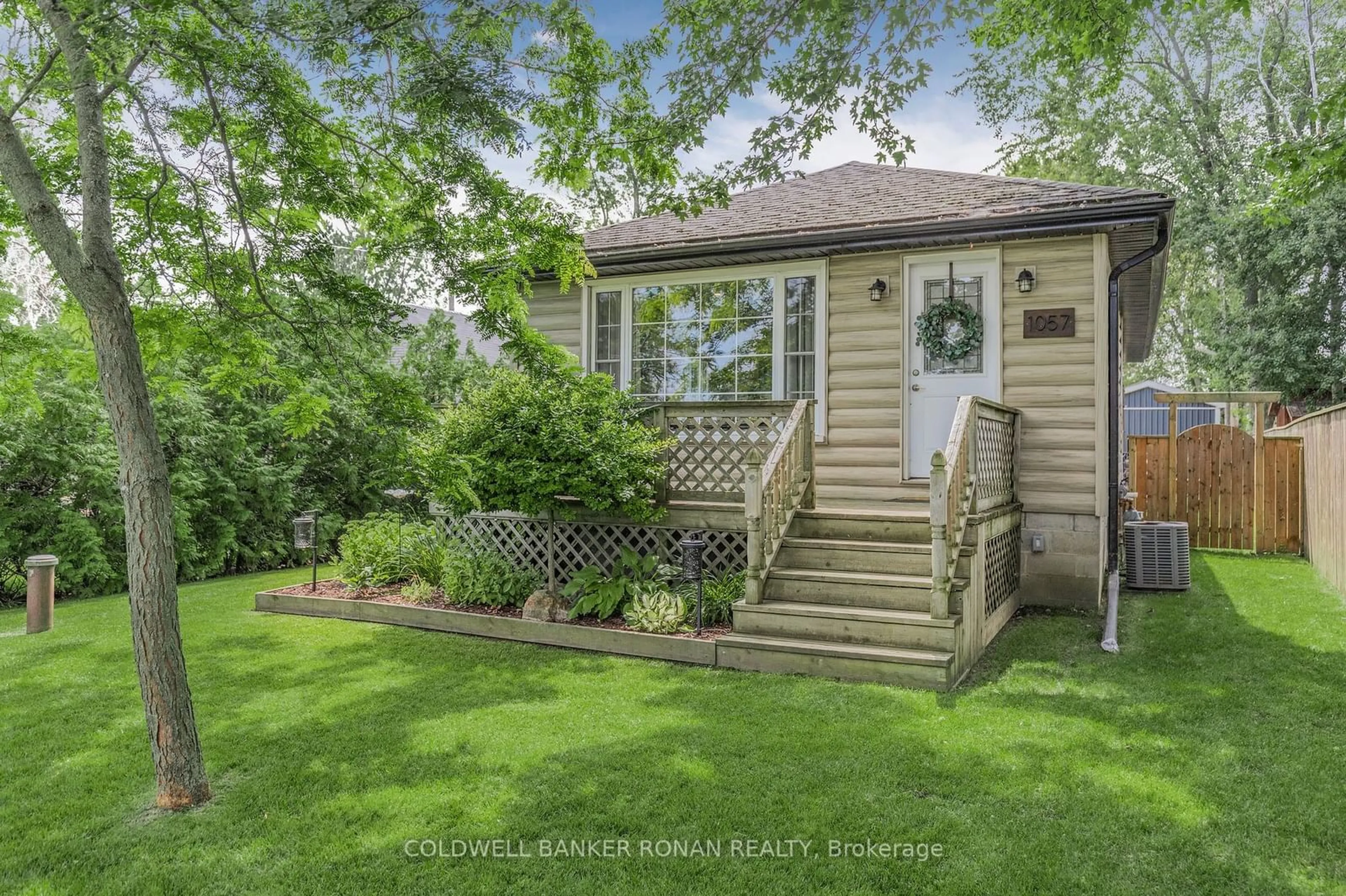 Frontside or backside of a home for 1057 2nd Line, Innisfil Ontario L0L 1K0