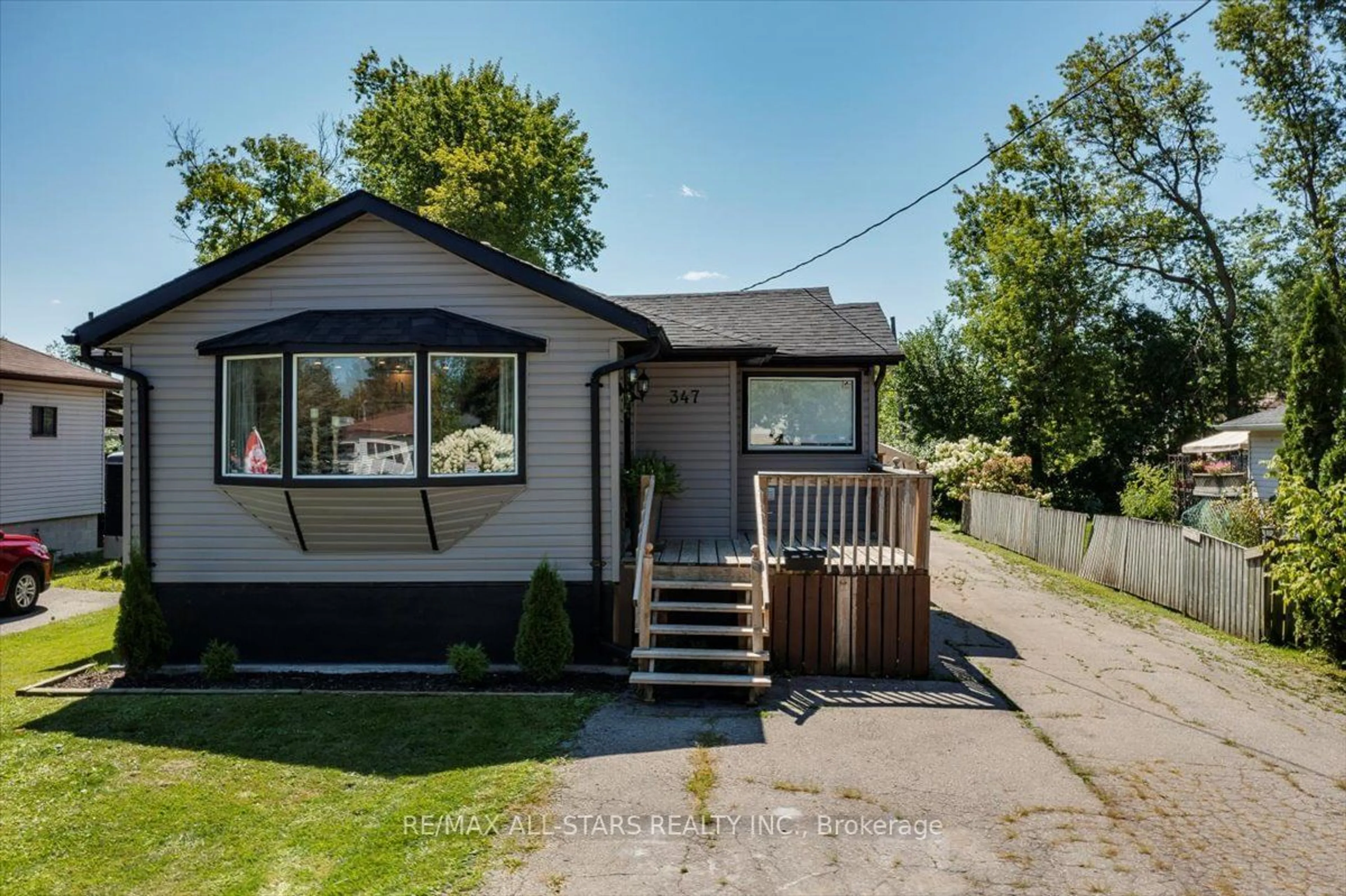 Frontside or backside of a home for 347 Pasadena Dr, Georgina Ontario L4P 2Z2