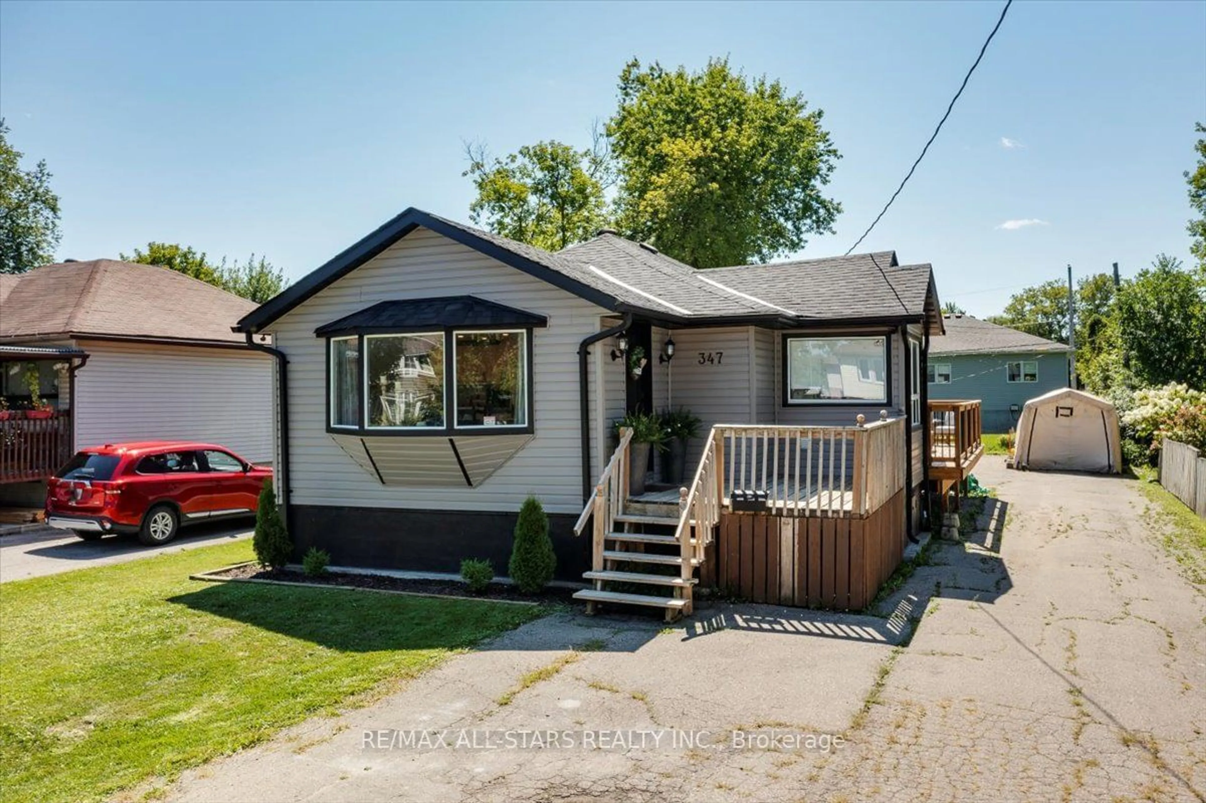 Frontside or backside of a home for 347 Pasadena Dr, Georgina Ontario L4P 2Z2