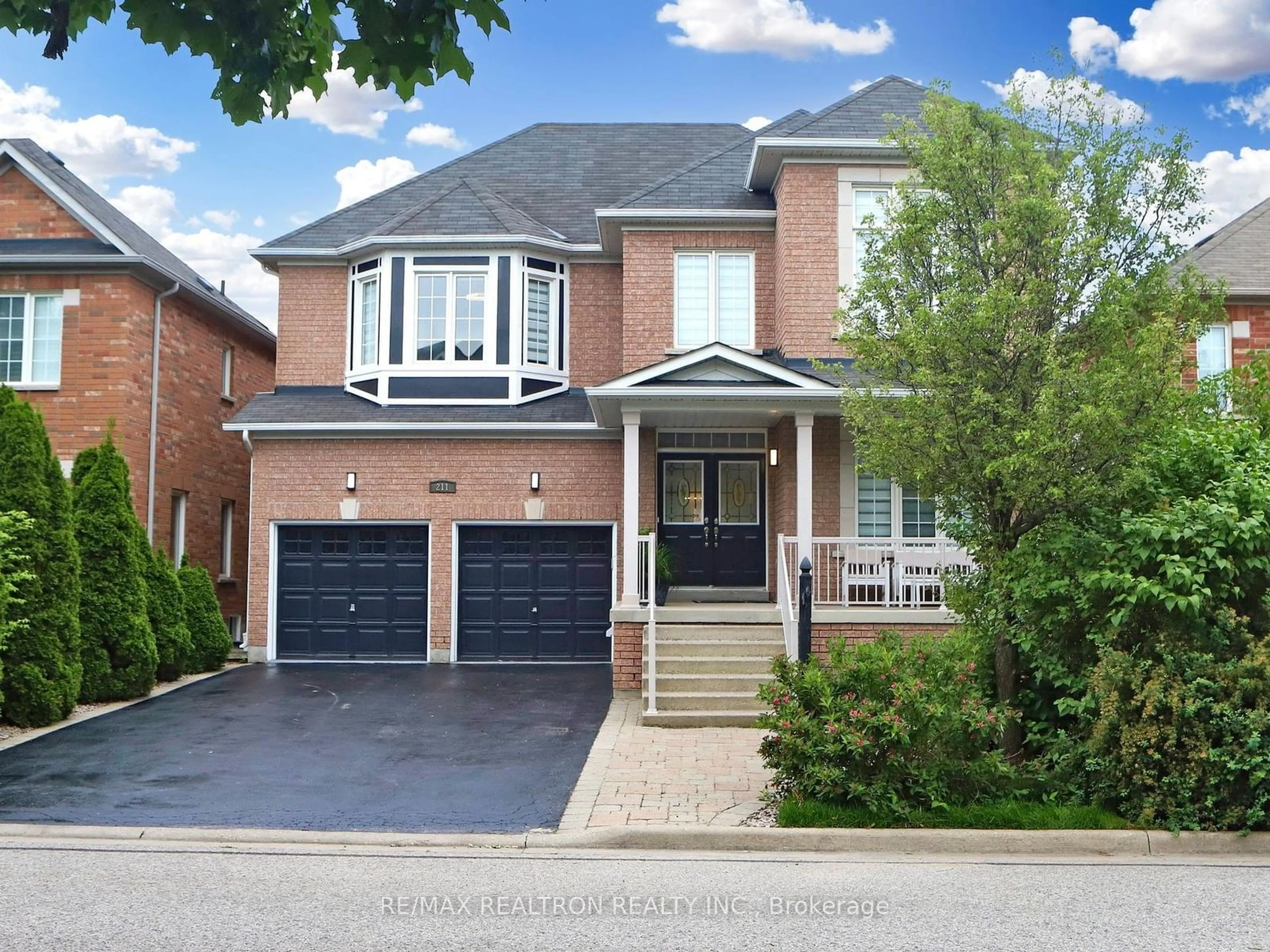 Home with brick exterior material for 211 Seabreeze Ave, Vaughan Ontario L4J 9H2