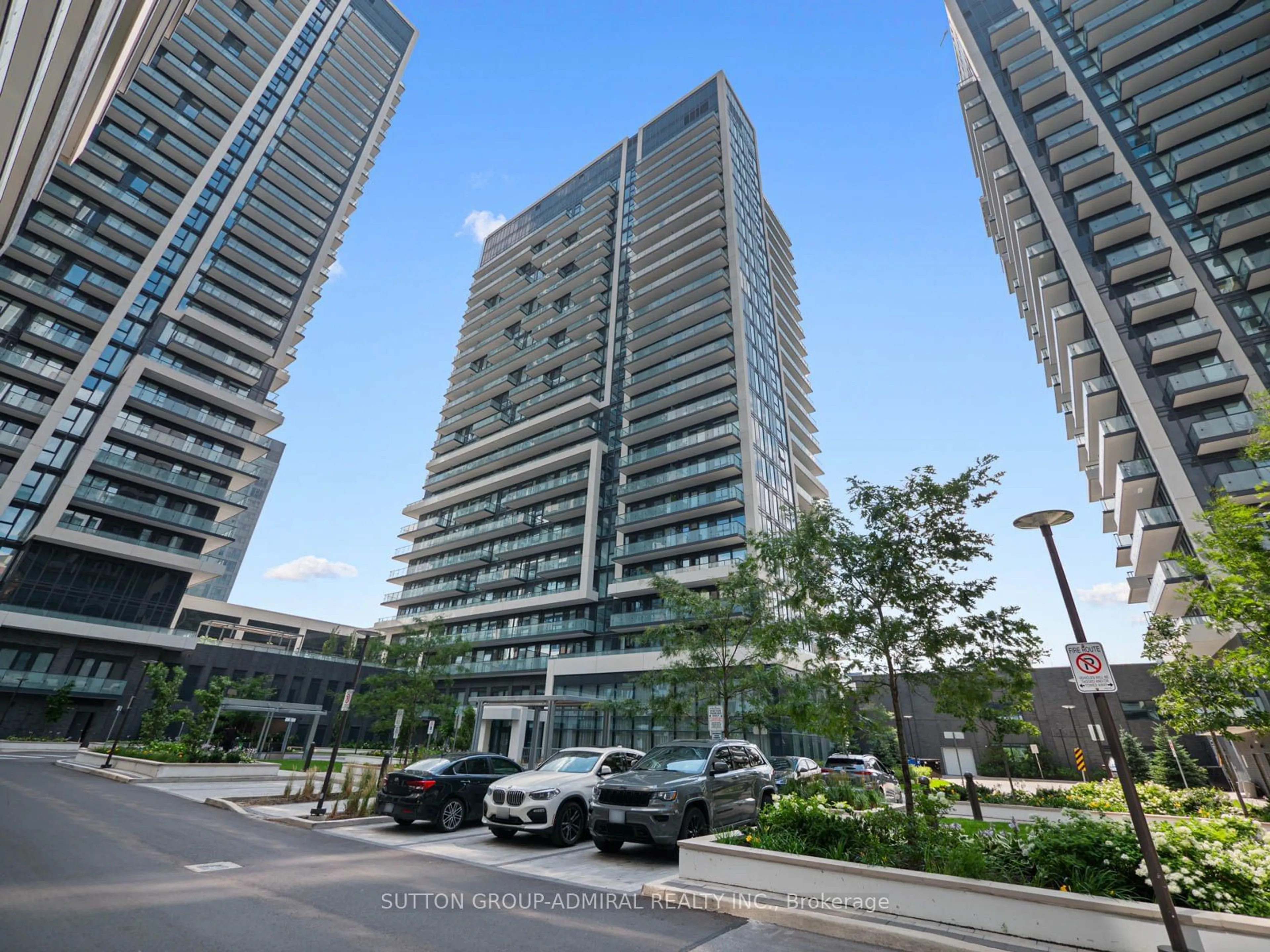 A pic from exterior of the house or condo for 95 Oneida Cres #LPH09, Richmond Hill Ontario L4B 0H5