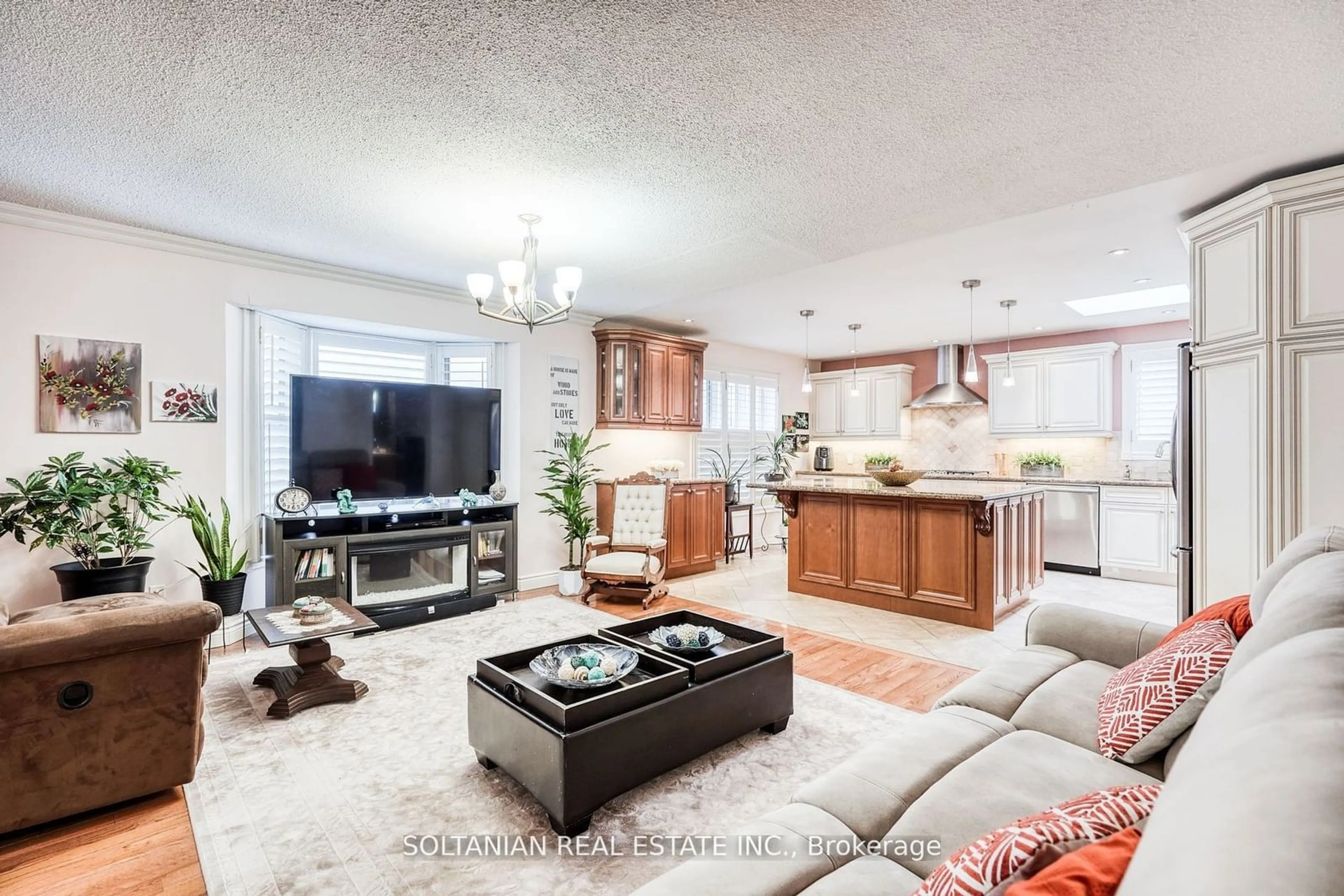 Living room for 192 King Rd, Richmond Hill Ontario L4E 2W1