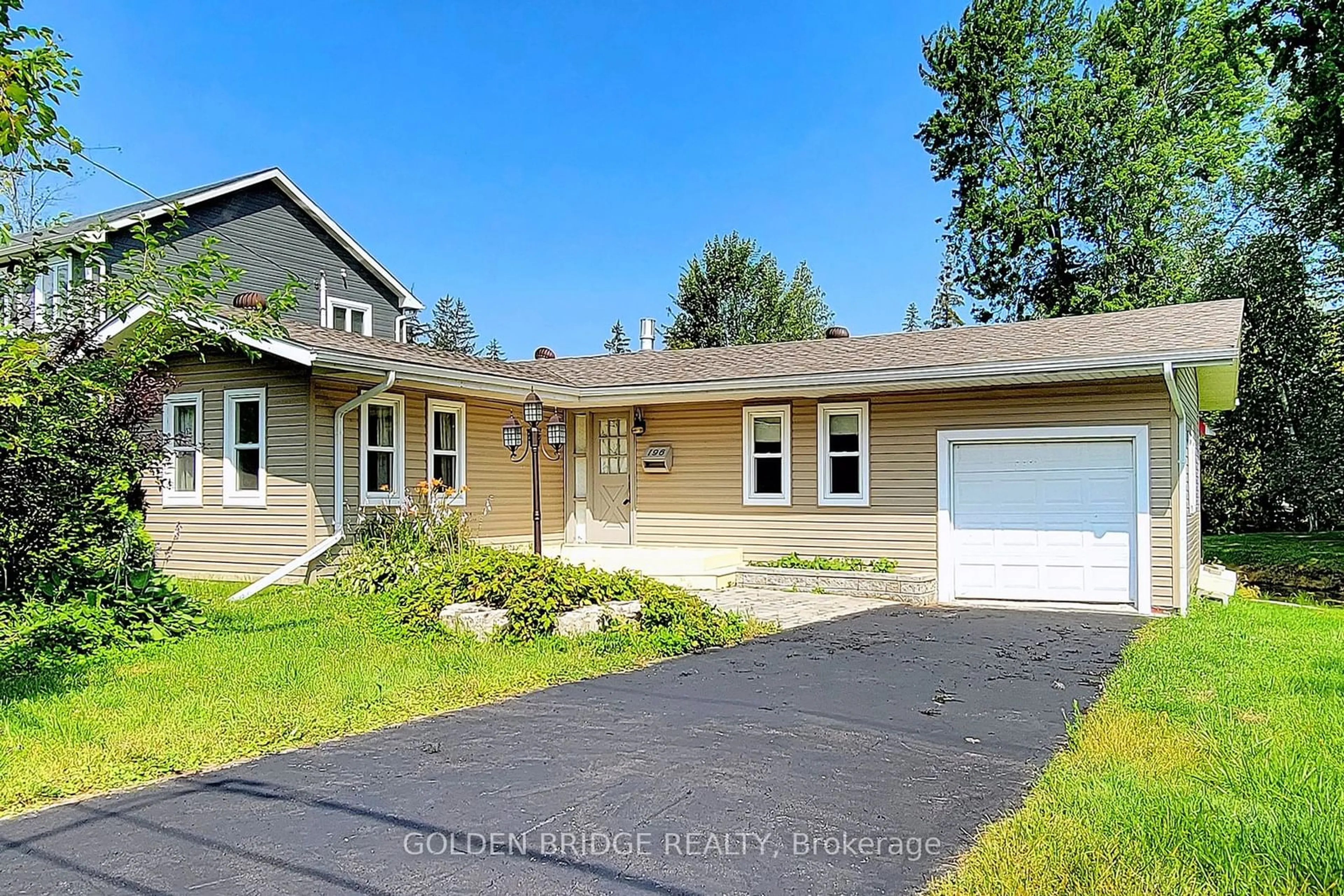 Frontside or backside of a home for 196 S Channel Dr, Georgina Ontario L4P 2N3