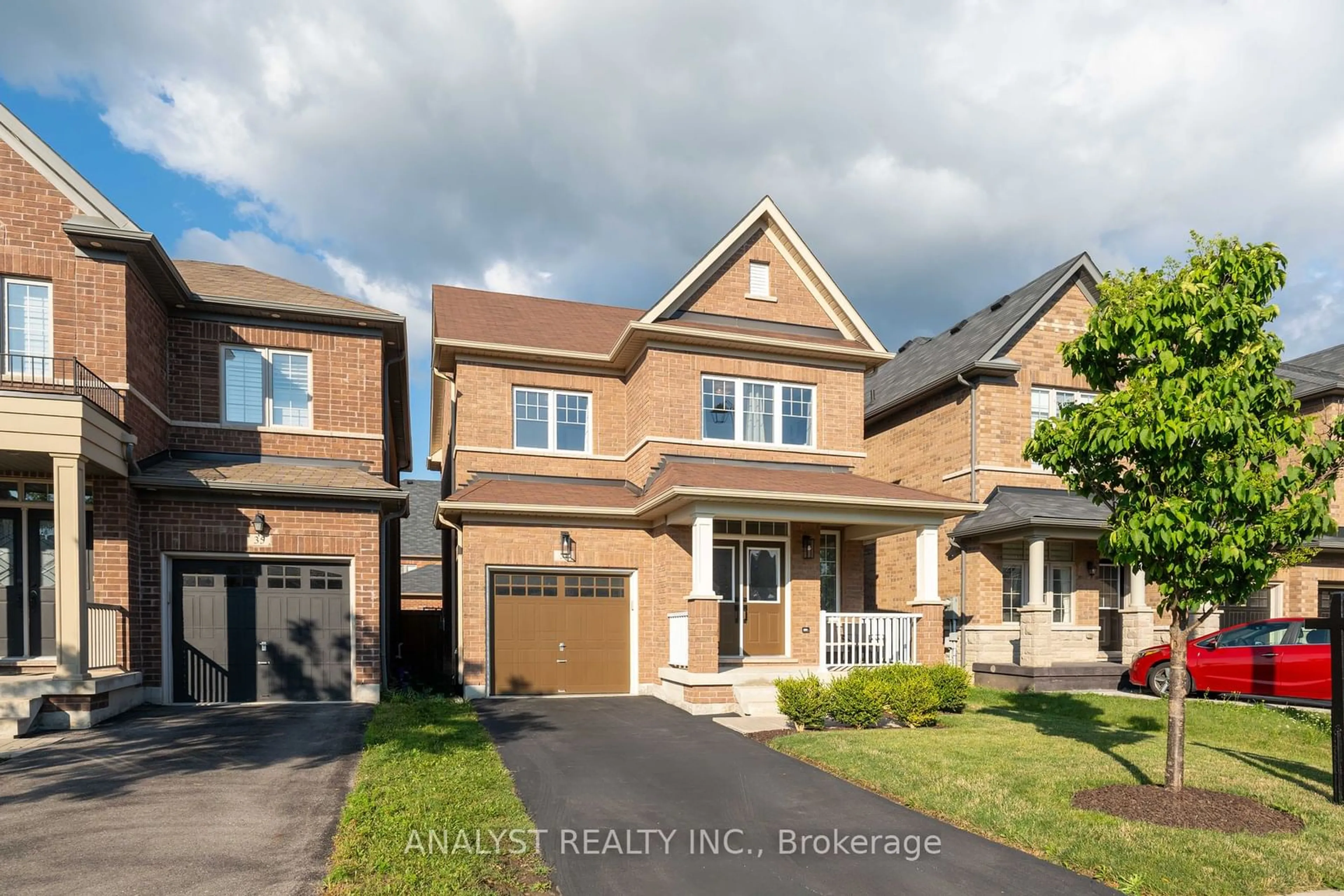 Frontside or backside of a home for 31 Pelham Dr, Vaughan Ontario L4H 3Z8