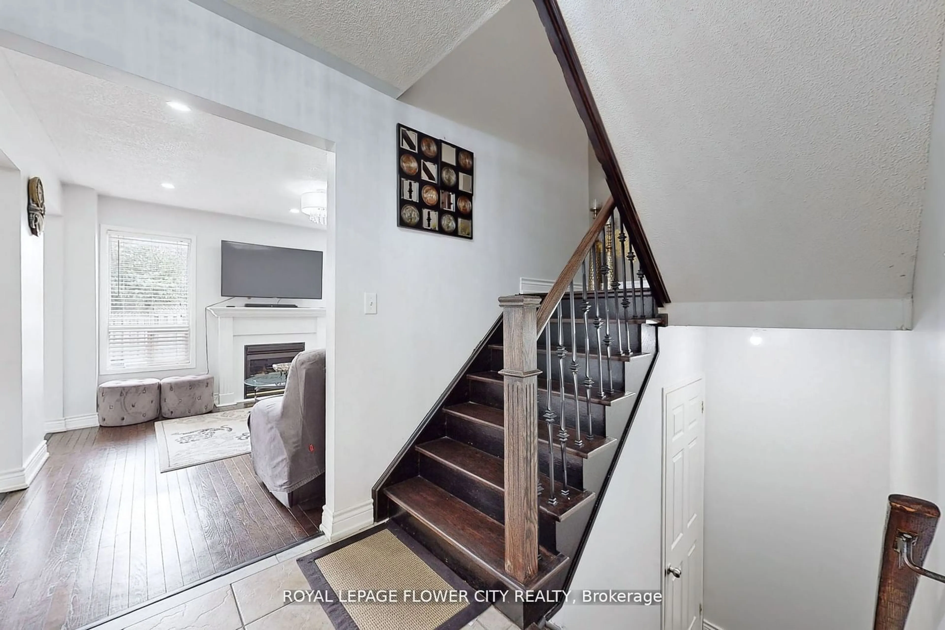 Stairs for 185 Solway Ave, Vaughan Ontario L6A 3C2