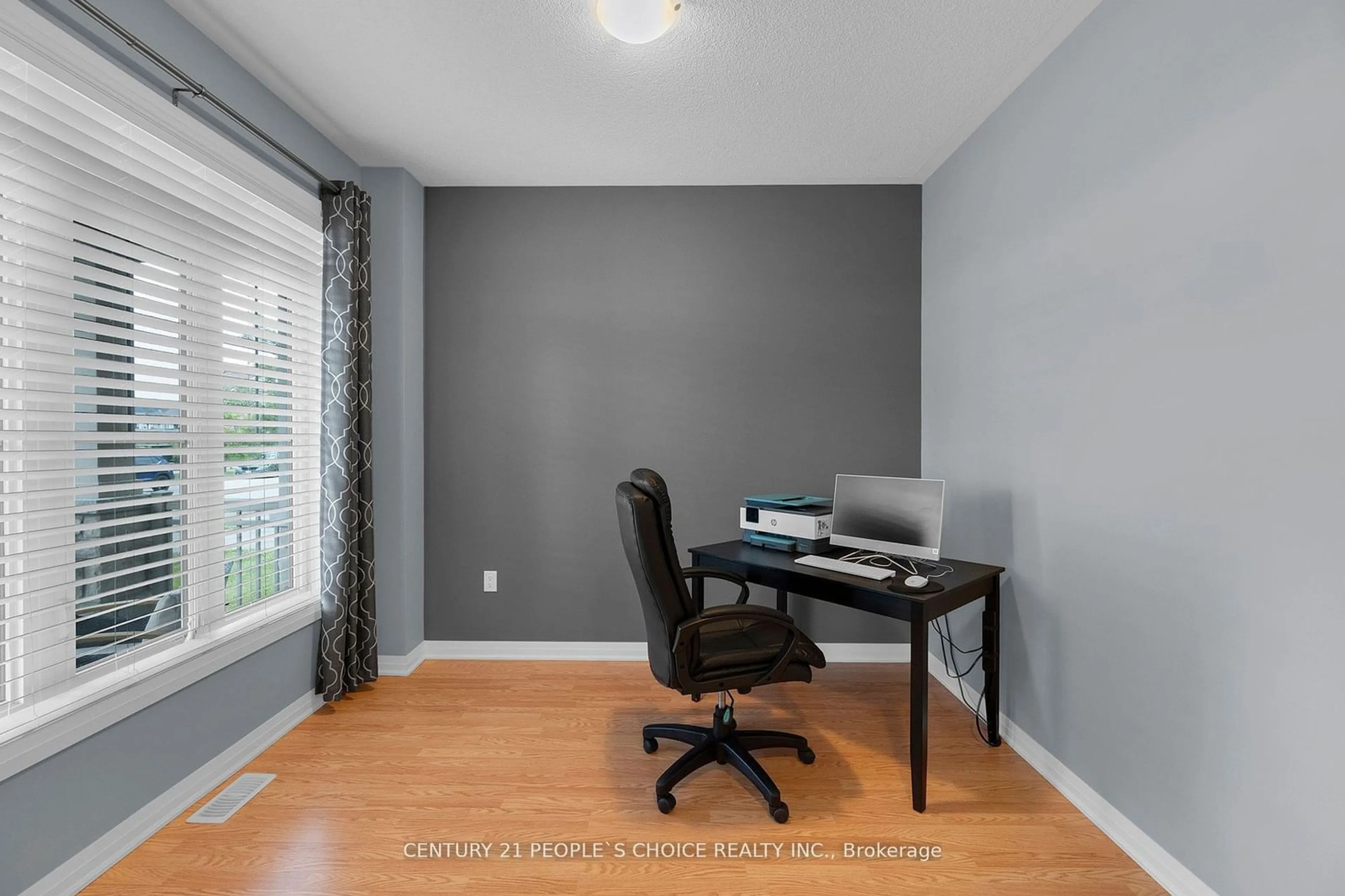 A pic of a room, wood floors for 86 Martin Tr, New Tecumseth Ontario L0G 1W0