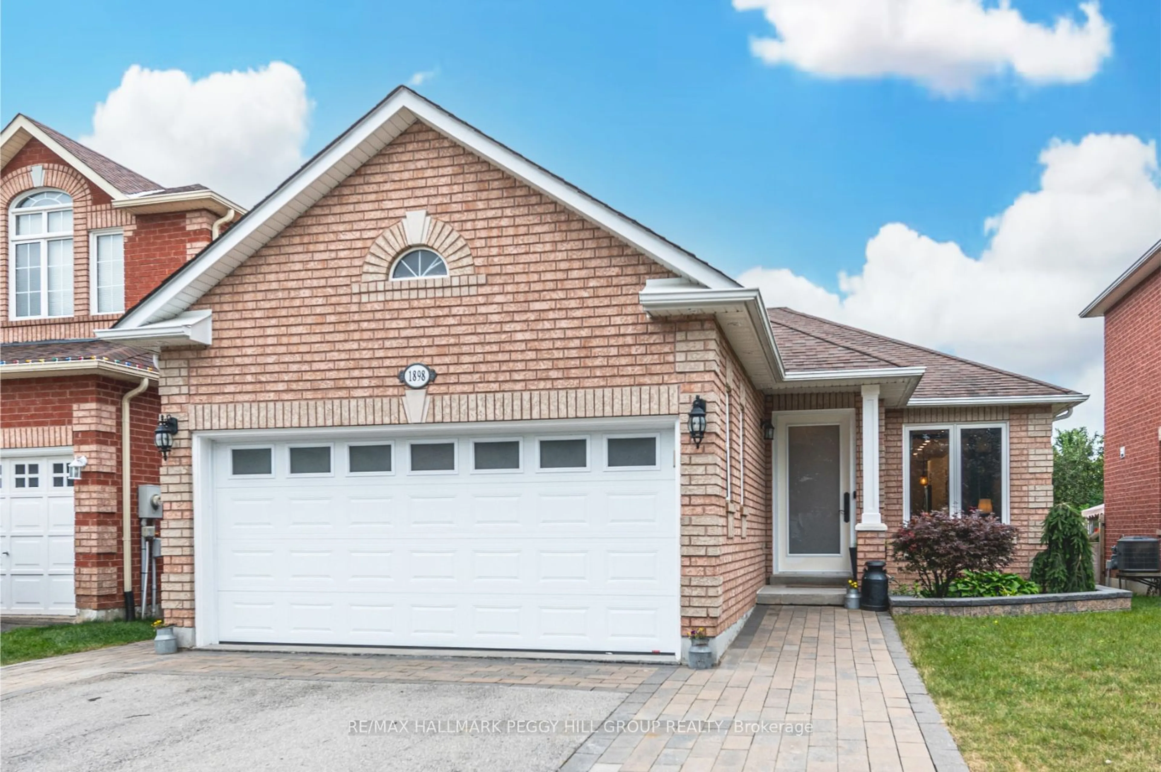 Home with brick exterior material for 1898 Emerald Crt, Innisfil Ontario L9S 2A4