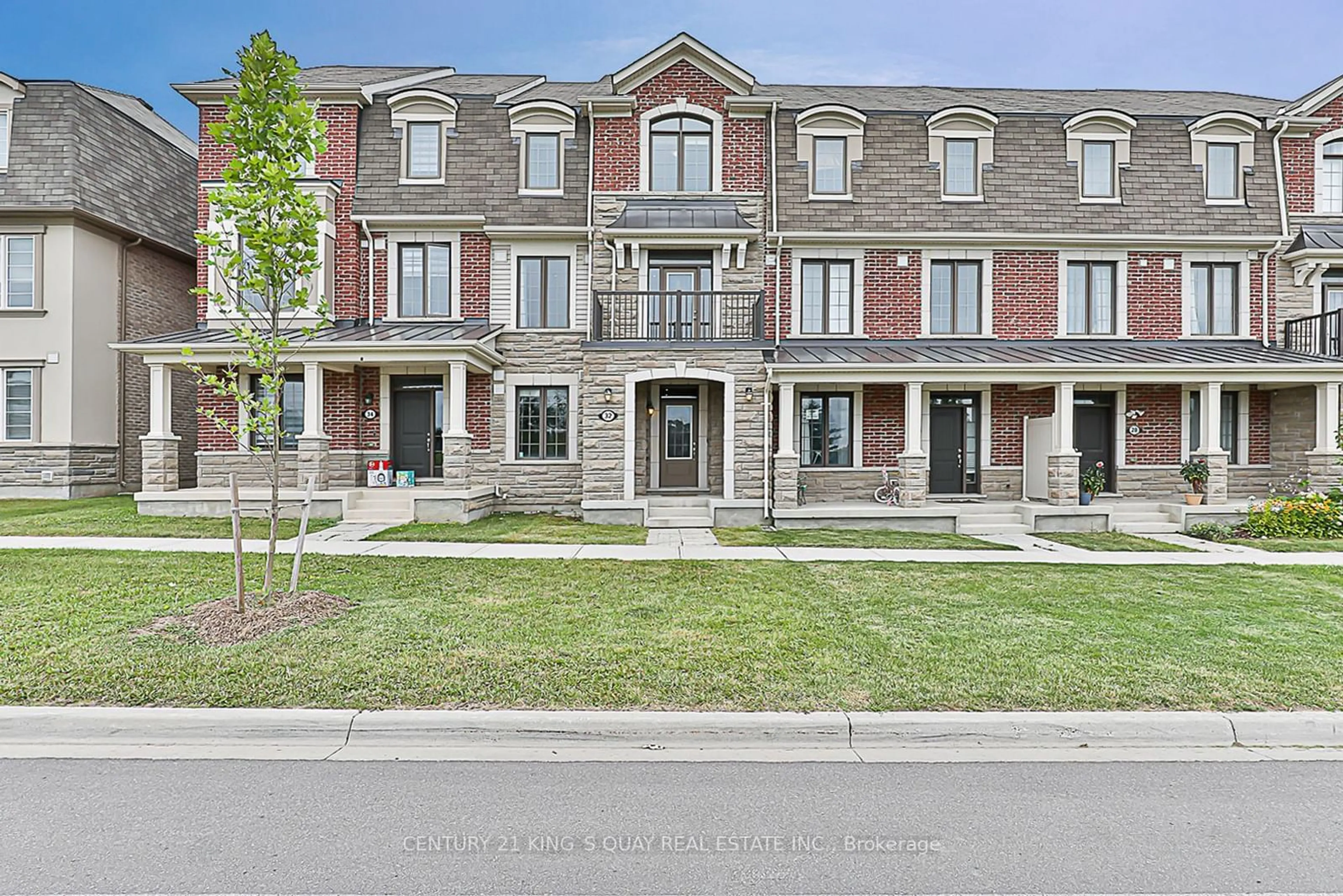 A pic from exterior of the house or condo for 32 William F Bell Pkwy, Richmond Hill Ontario L4S 0K1