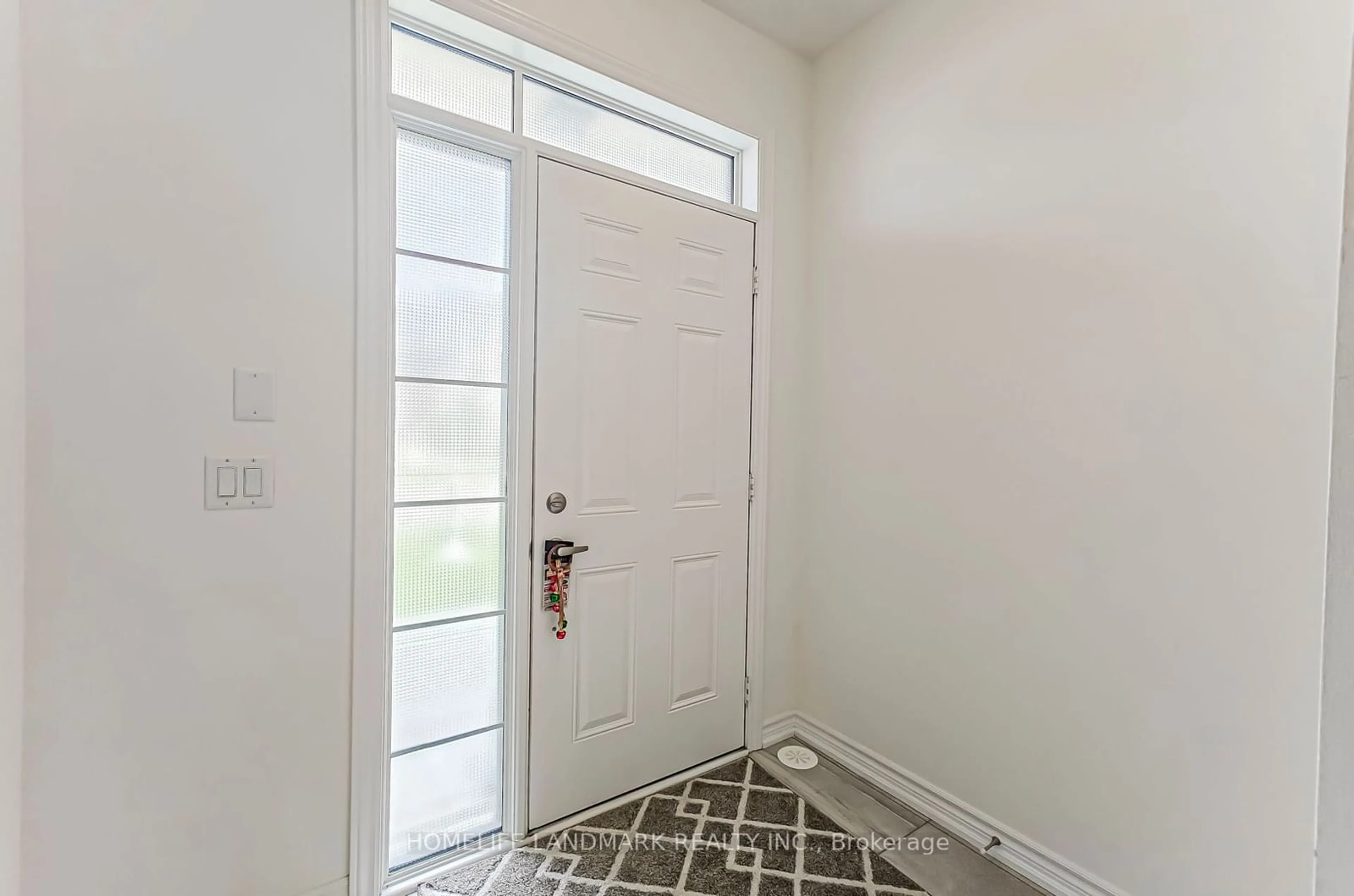 Indoor entryway for 84 Village Pkwy, Markham Ontario L3R 2E1