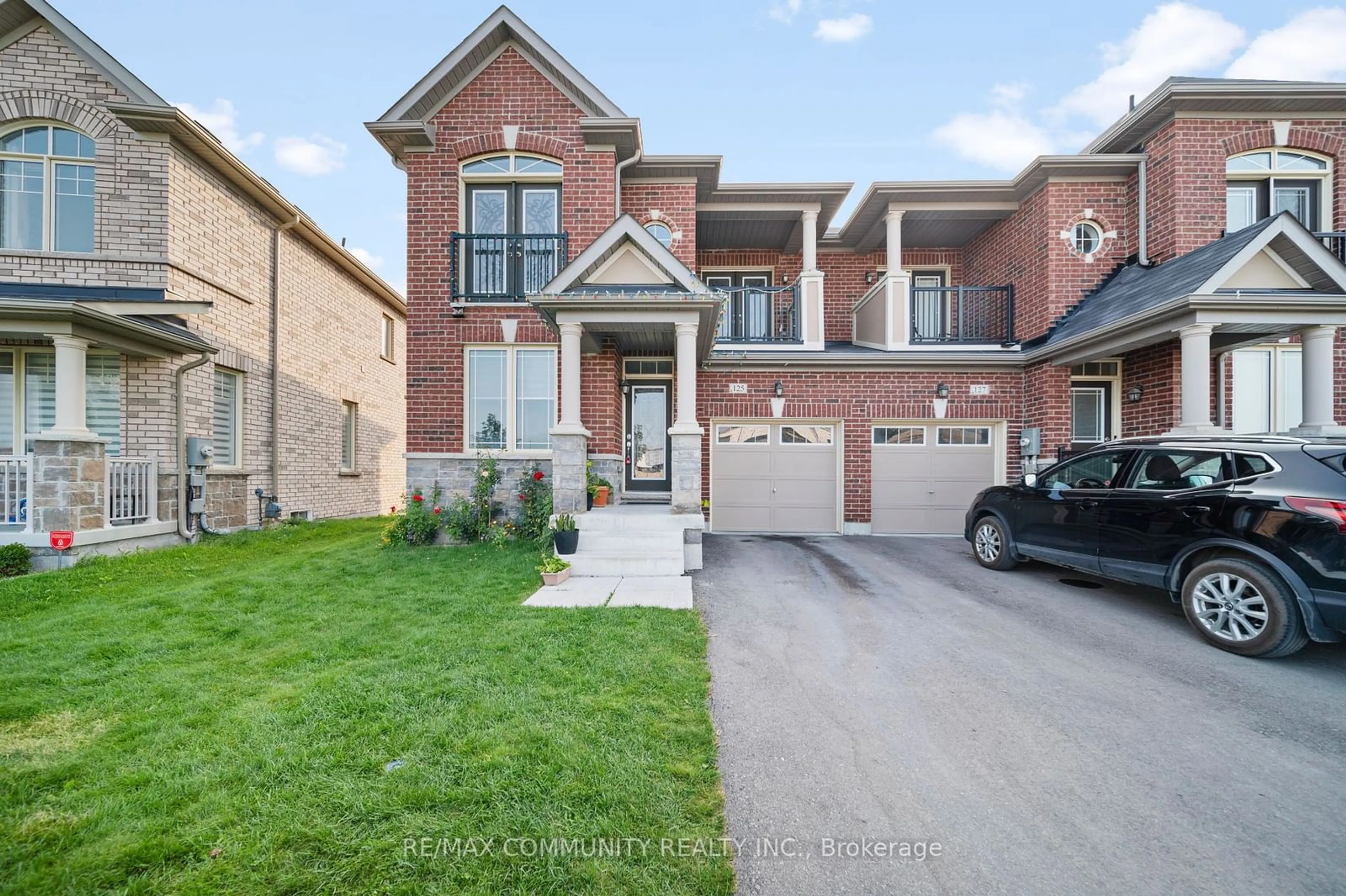 Home with brick exterior material for 125 Jim Mortson Dr, East Gwillimbury Ontario L9N 0Y9