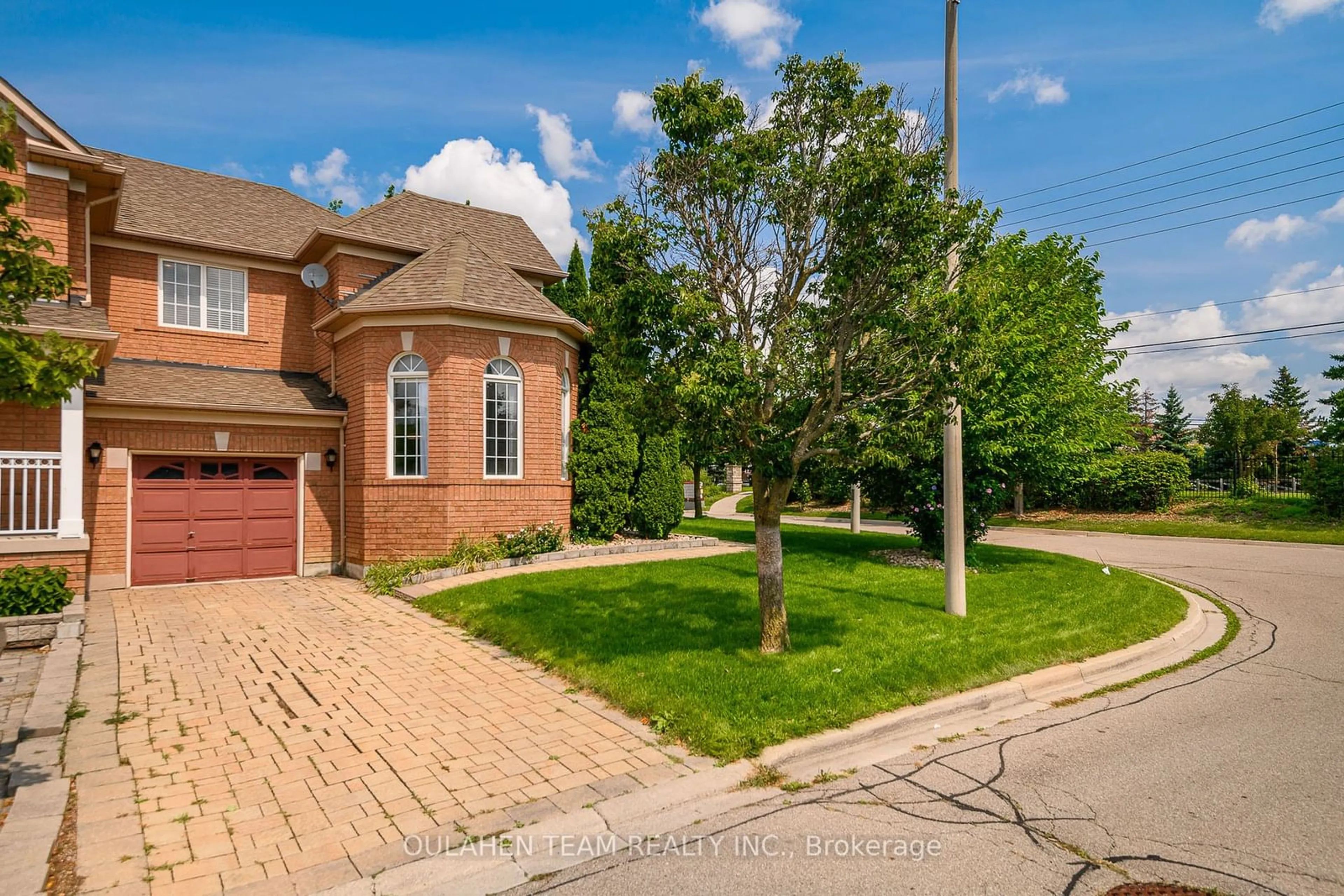 Home with brick exterior material for 66 Madeira Ave, Vaughan Ontario L6A 2Y2