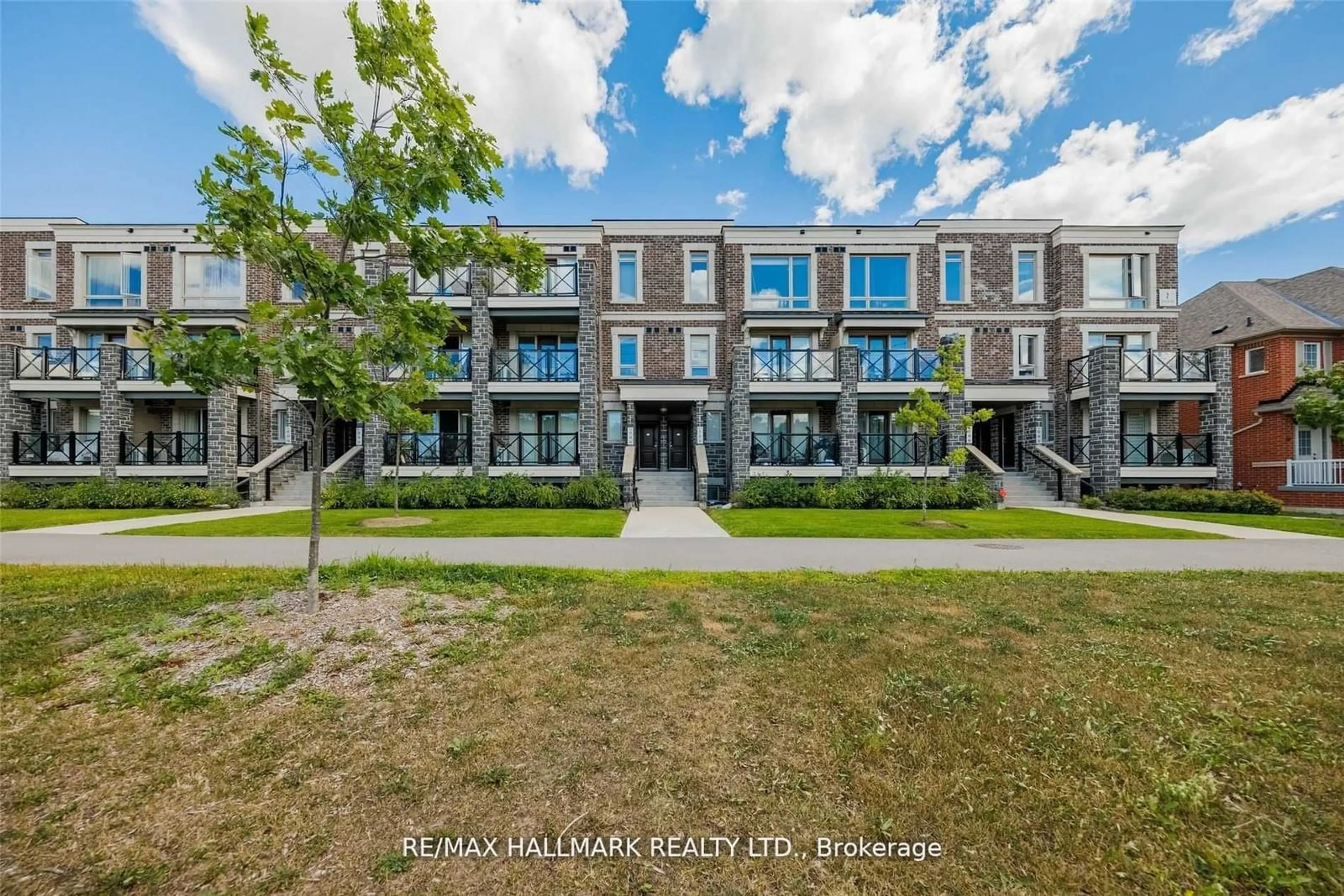 A pic from exterior of the house or condo for 2 Dunsheath Way #111, Markham Ontario L6B 0A3