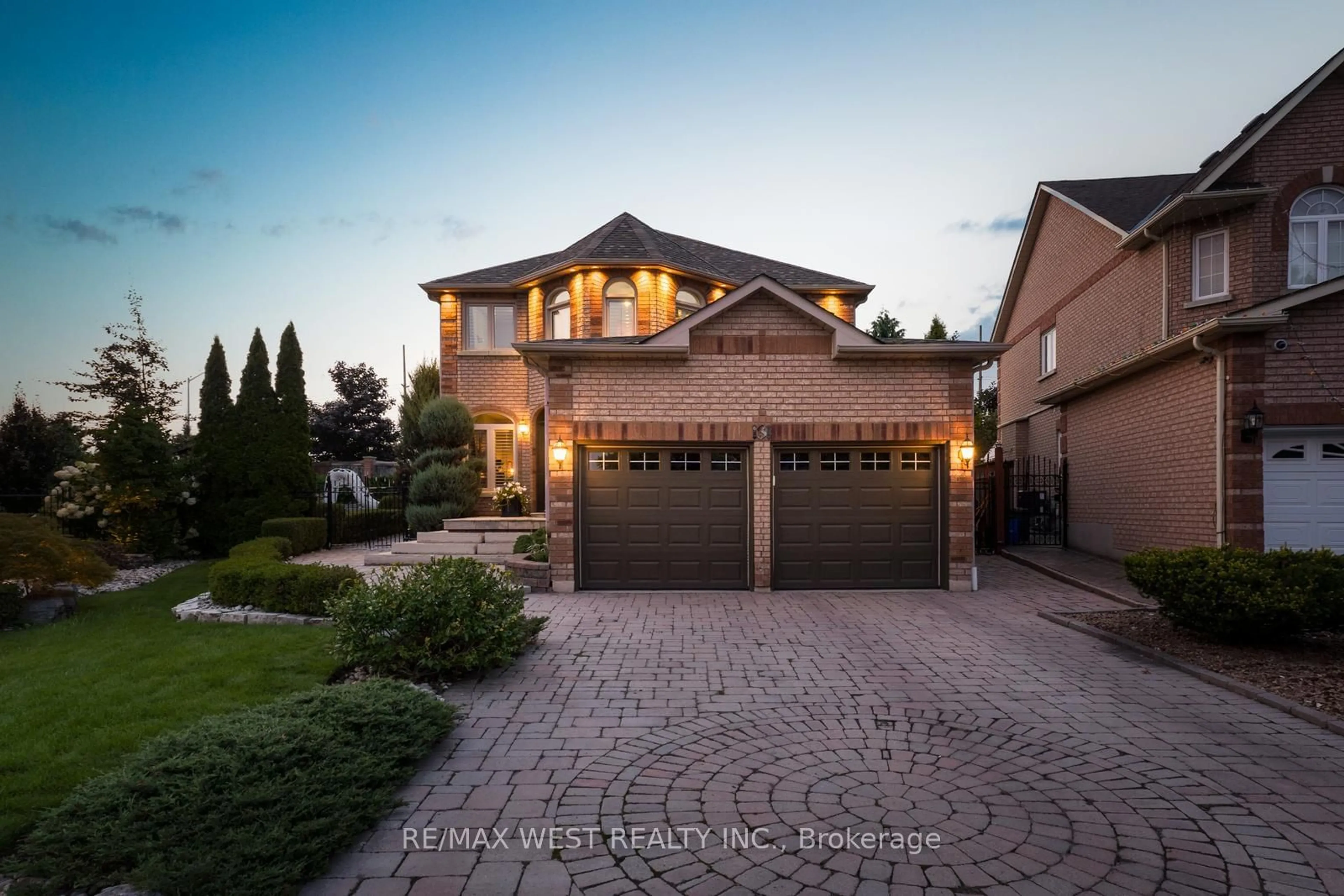 Frontside or backside of a home, the street view for 131 Cherokee Dr, Vaughan Ontario L6A 1X1