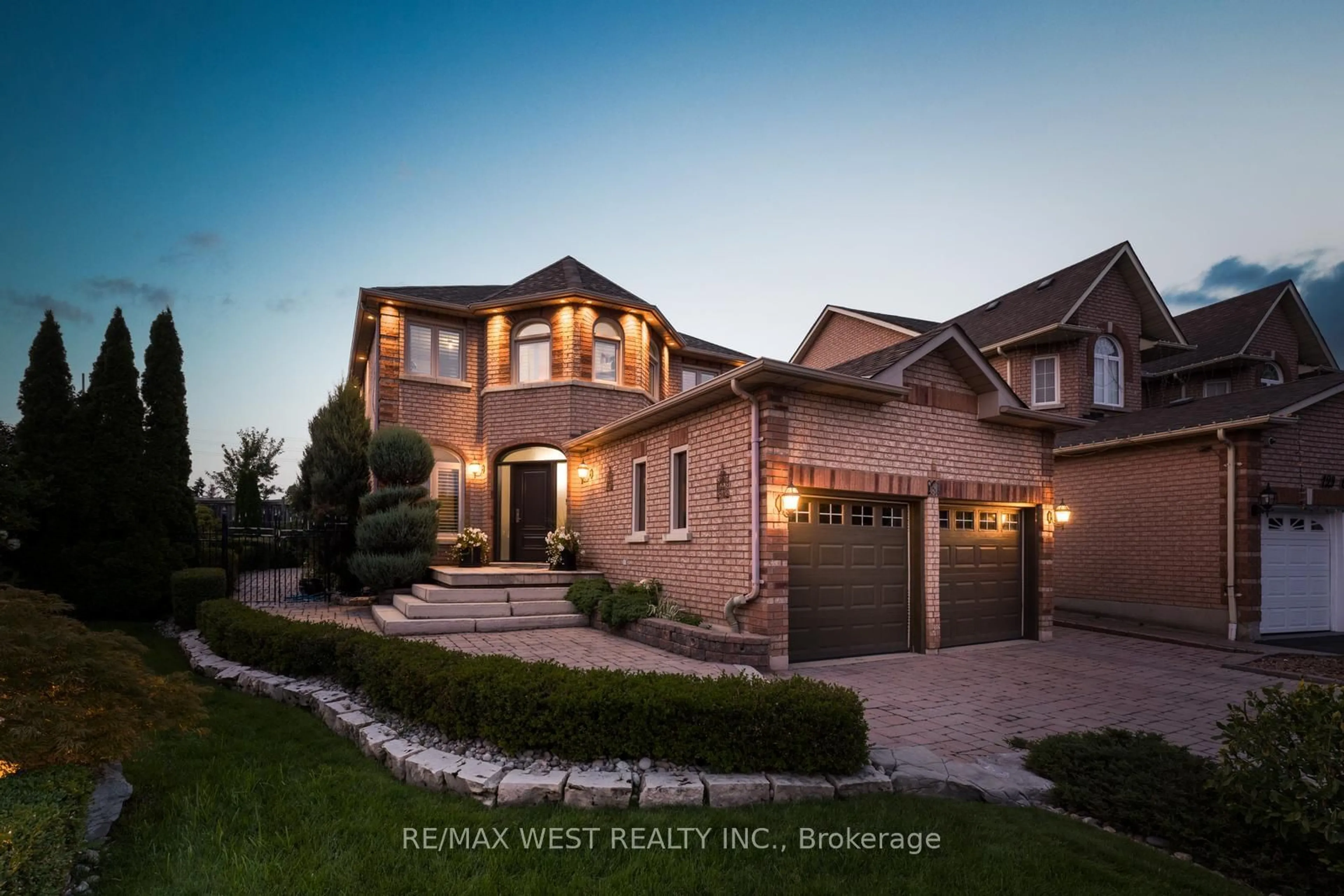 Frontside or backside of a home, cottage for 131 Cherokee Dr, Vaughan Ontario L6A 1X1