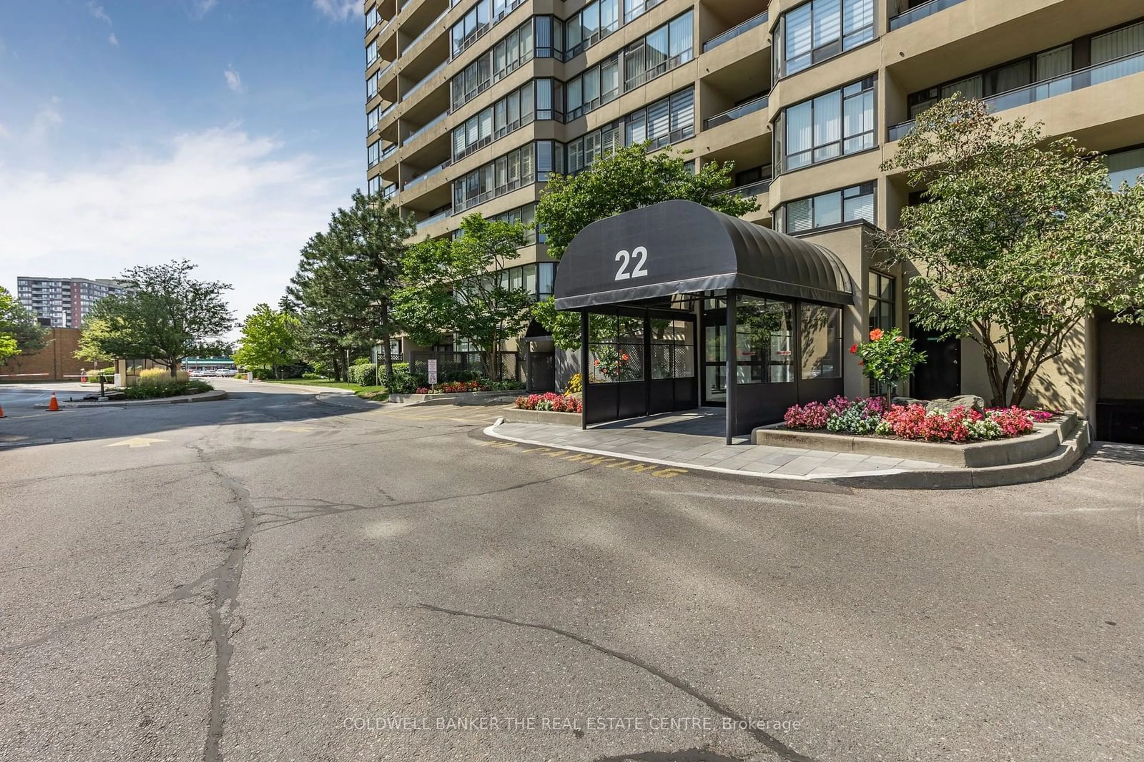 A pic from exterior of the house or condo for 22 Clarissa Dr #1002, Richmond Hill Ontario L4C 9R6