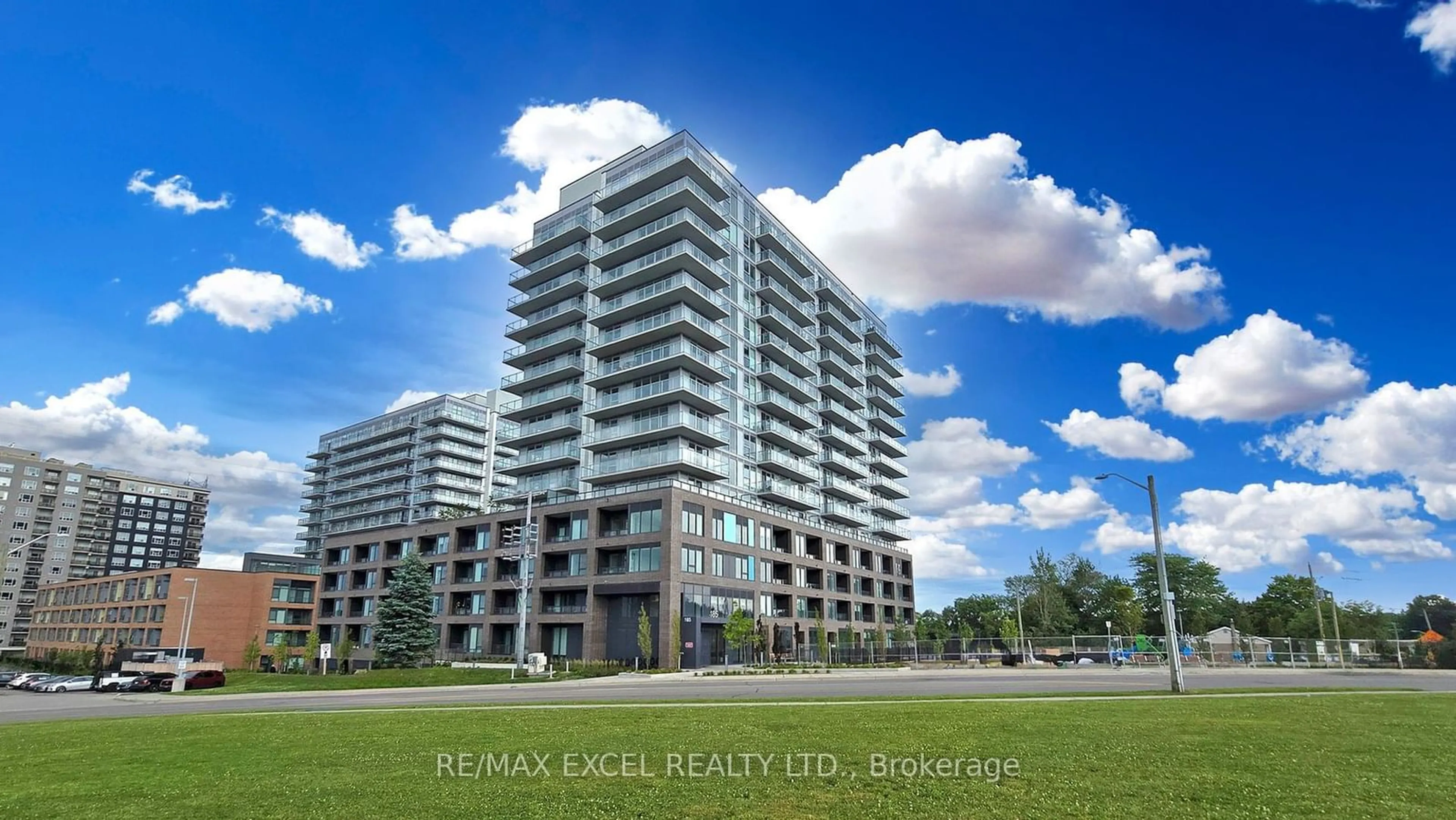 A pic from exterior of the house or condo for 185 Deerfield Rd #506, Newmarket Ontario L3Y 0G7