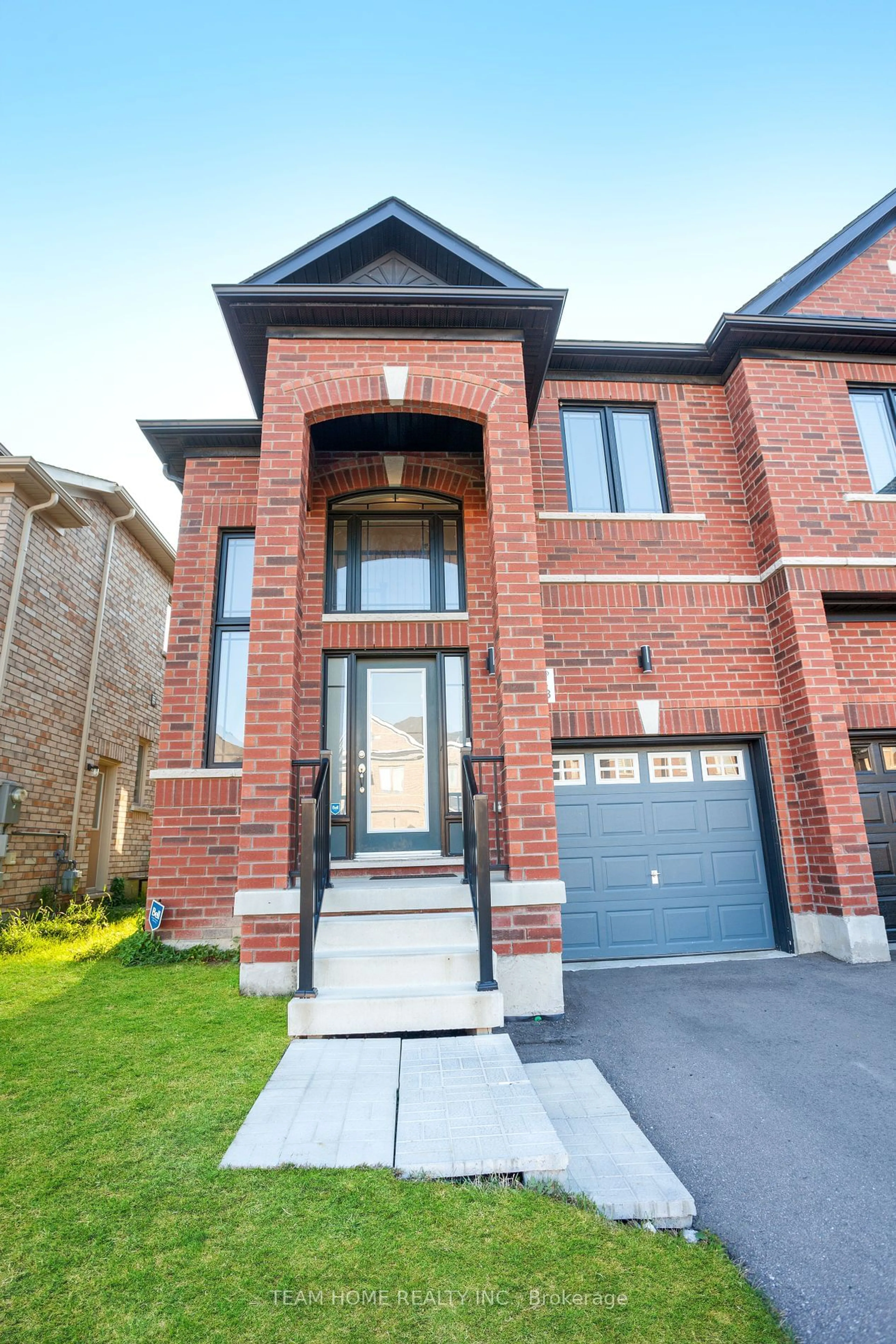 Home with brick exterior material for 163 SUTHERLAND Ave, Bradford West Gwillimbury Ontario L3Z 4H6