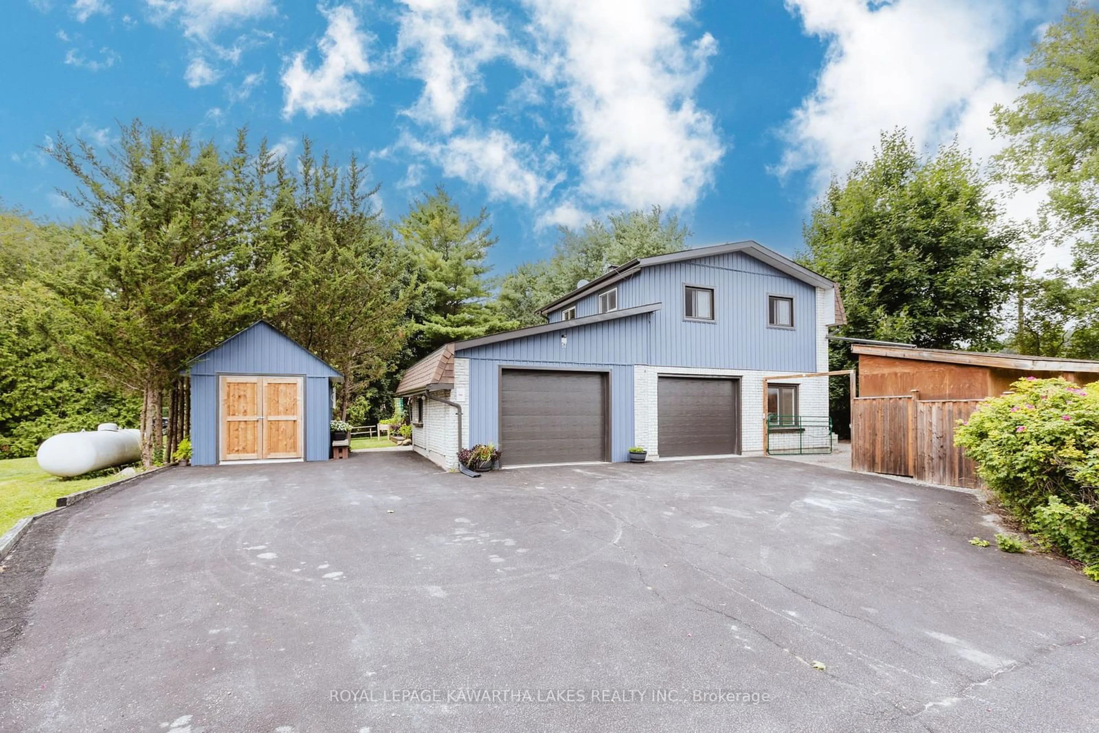 Frontside or backside of a home, the street view for 17 Minonen Rd, Georgina Ontario L0E 1N0