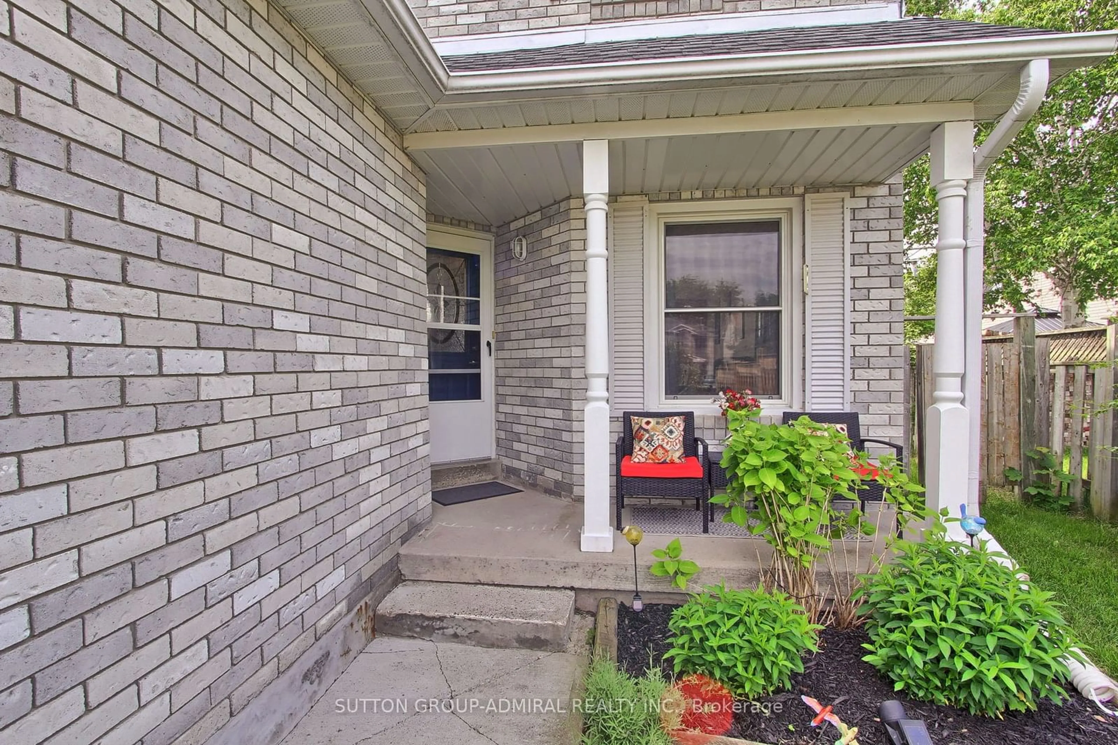 Indoor entryway, cement floor for 1229 Benson St, Innisfil Ontario L9S 1Y5