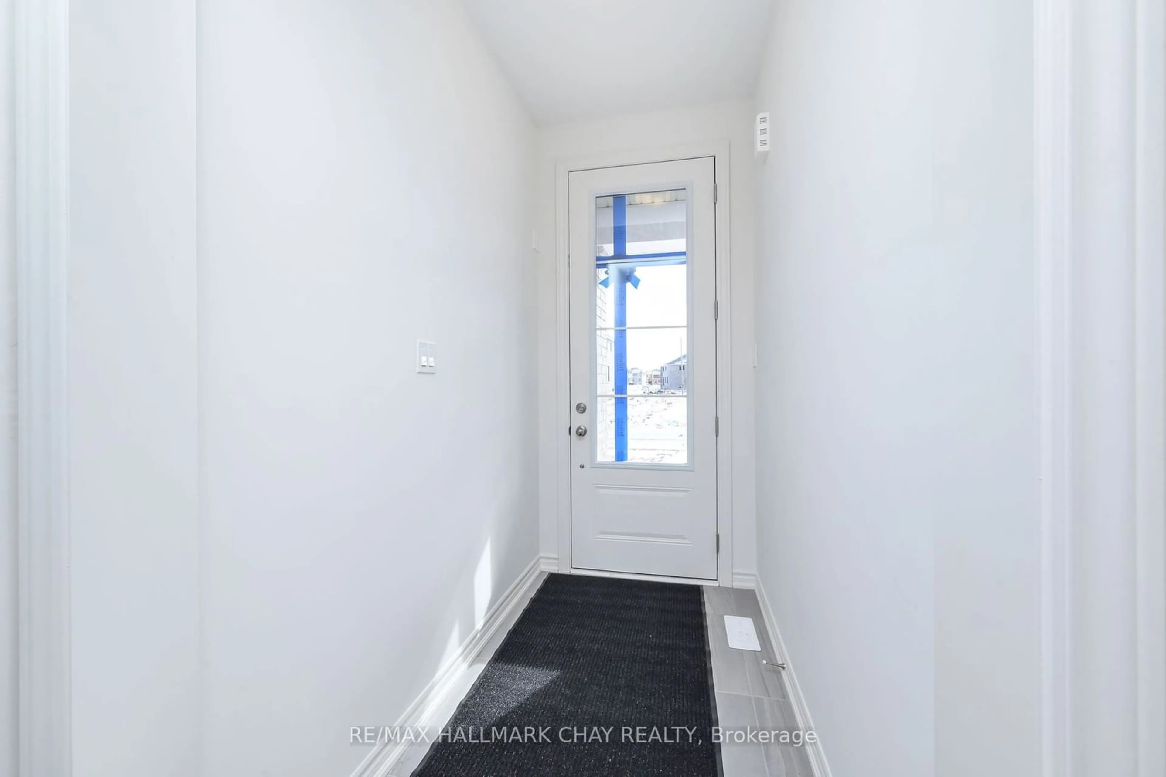 Indoor entryway for 21 Sparrow Way, Adjala-Tosorontio Ontario L0G 1W0