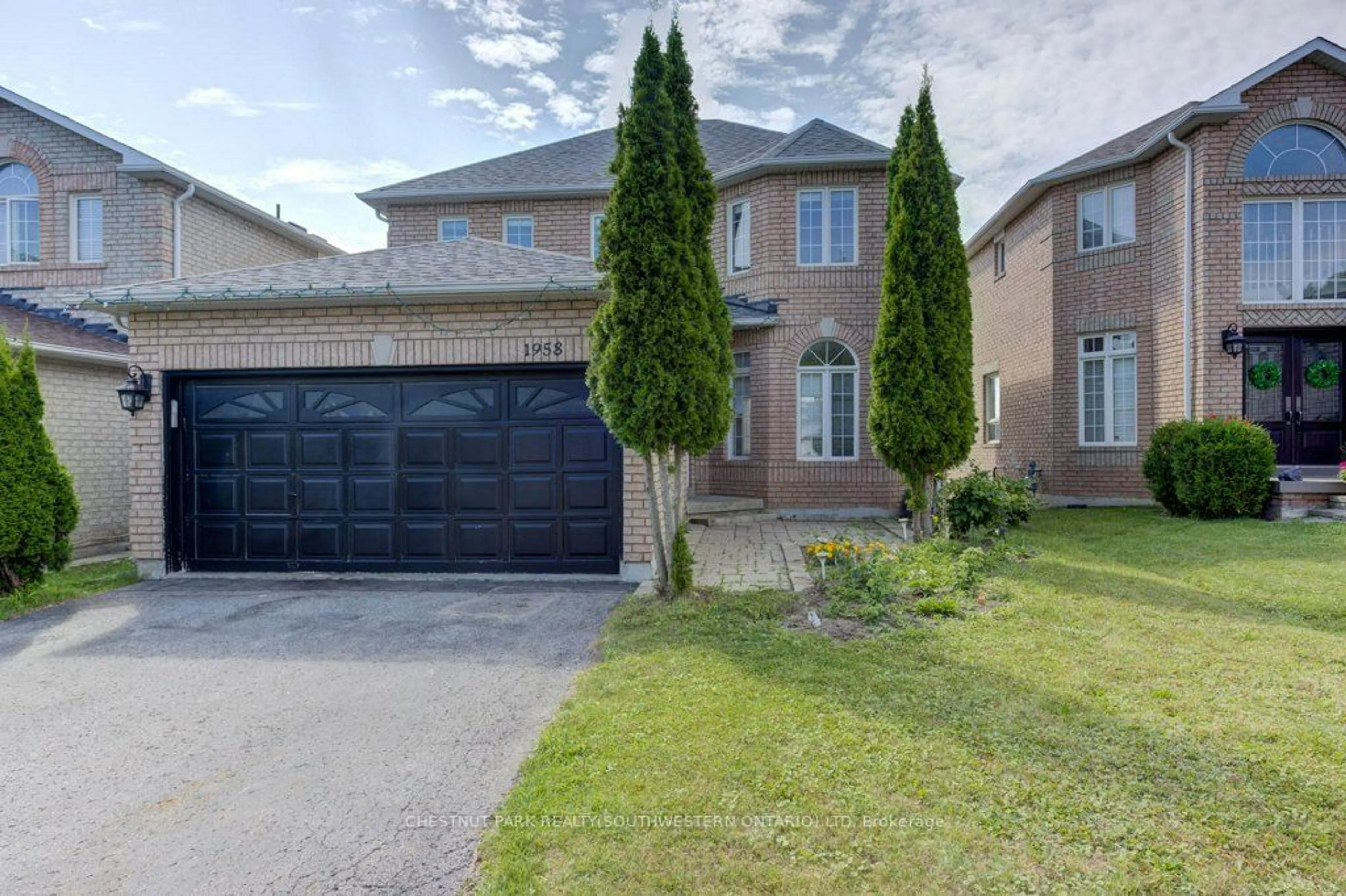 Frontside or backside of a home, the street view for 1958 Romina Crt, Innisfil Ontario L9S 4Y1