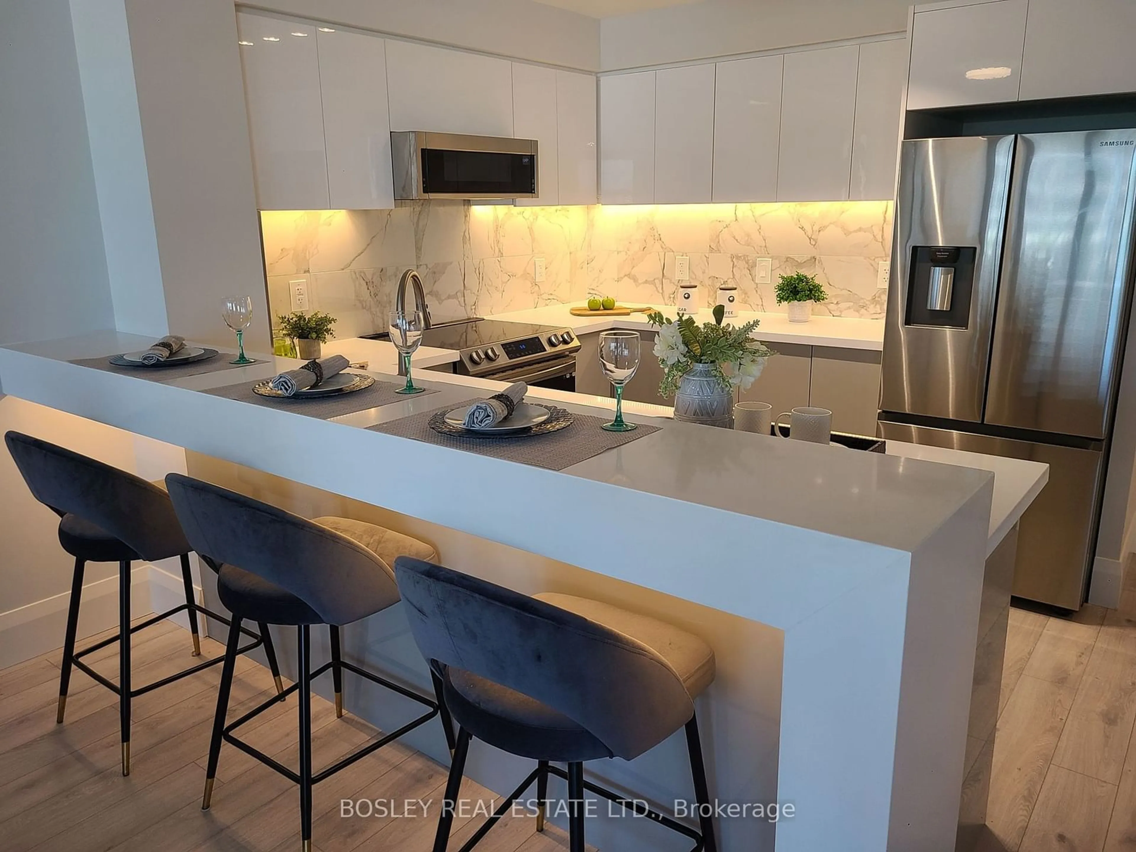 Contemporary kitchen for 48 Suncrest Blvd #510, Markham Ontario L3T 7Y5