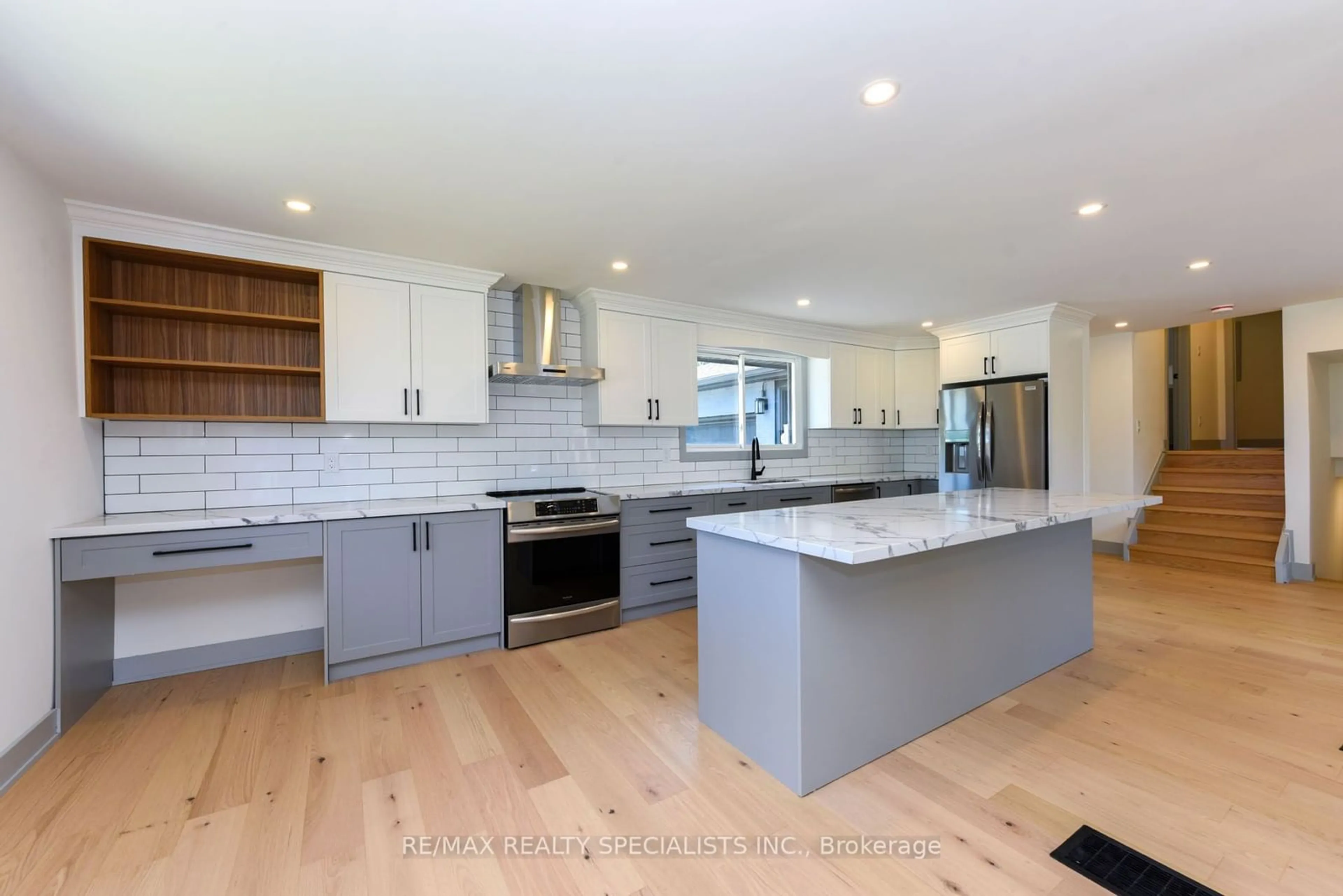 Open concept kitchen for 5277 5th Sdrd, Essa Ontario L0L 1N0