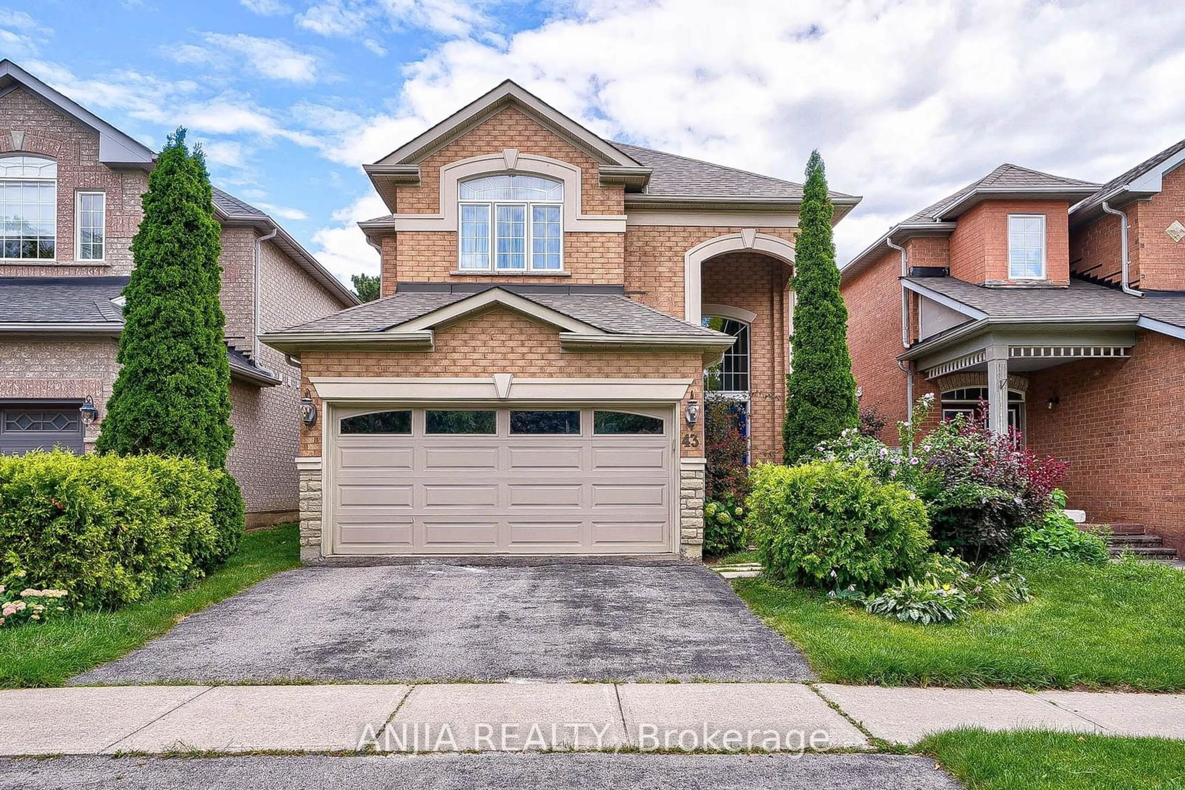 Frontside or backside of a home for 43 Black Walnut Dr, Markham Ontario L3S 4B9