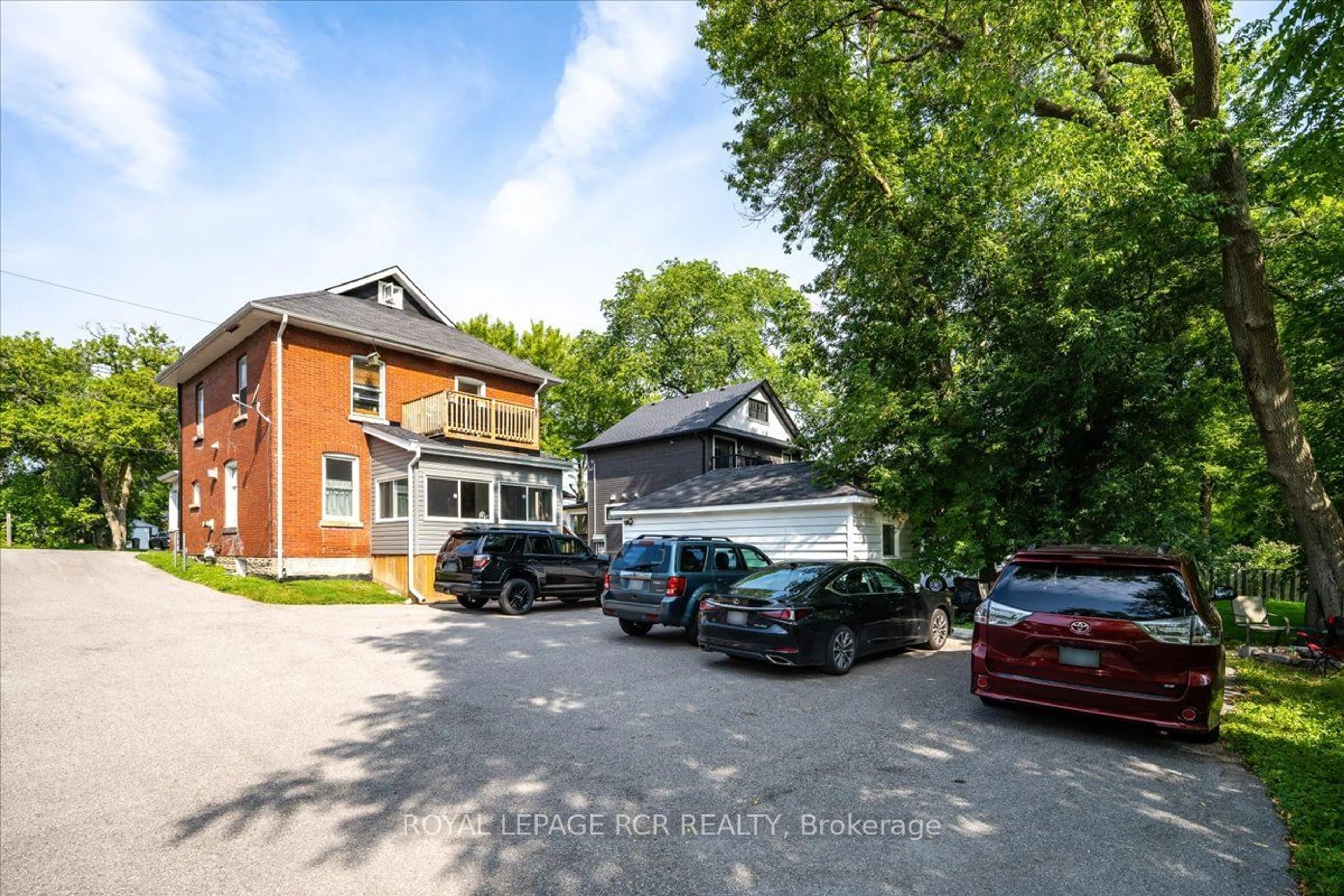 Outside view for 125 Prospect St, Newmarket Ontario L3Y 3T3