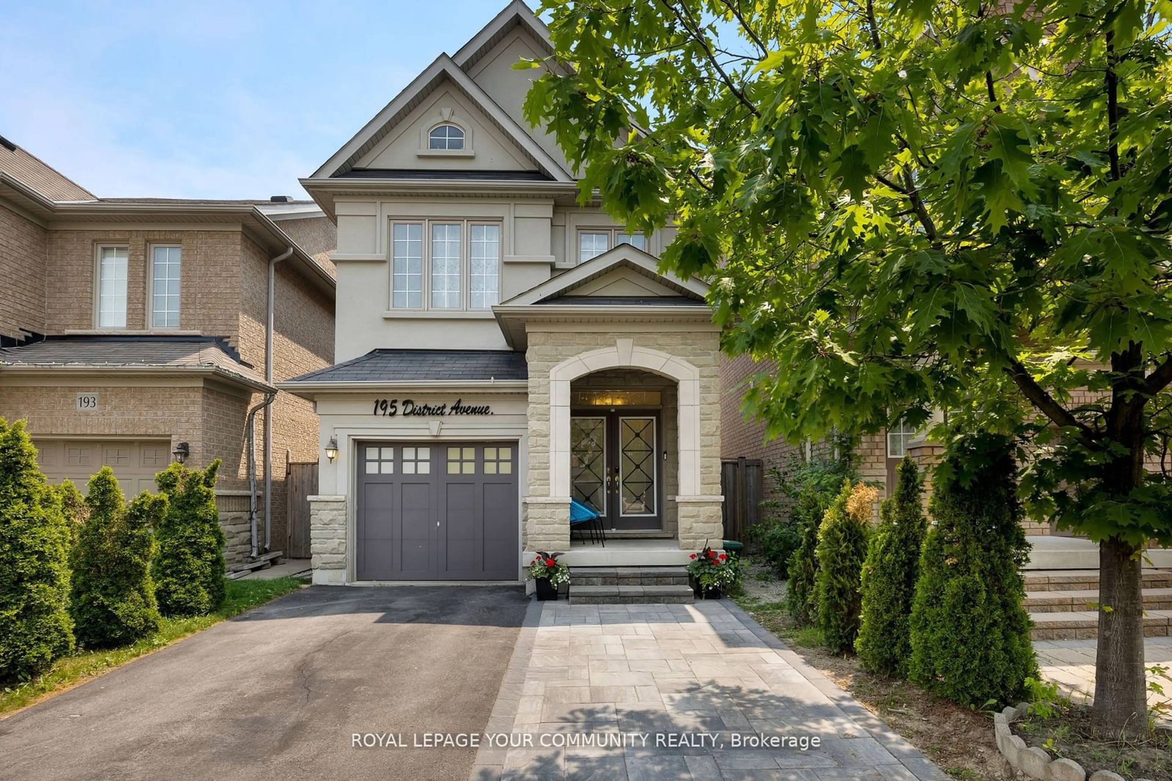 Frontside or backside of a home for 195 District Ave, Vaughan Ontario L6A 0Y3