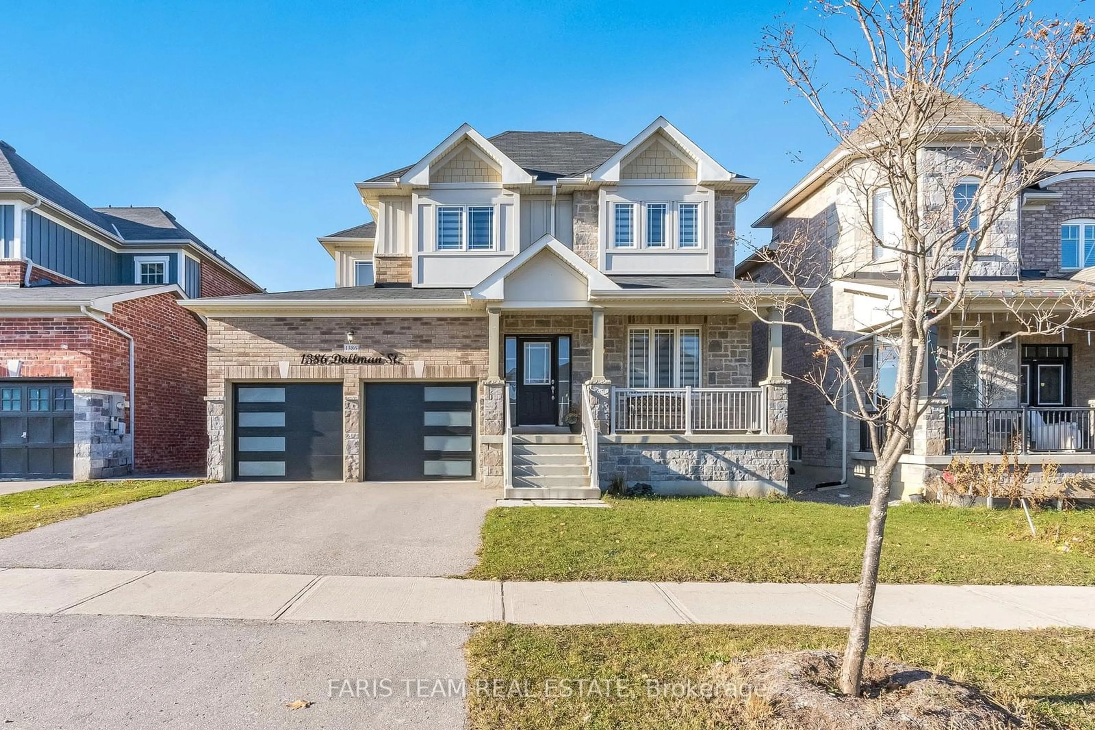 Frontside or backside of a home, the street view for 1386 Dallman St, Innisfil Ontario L0L 1W0