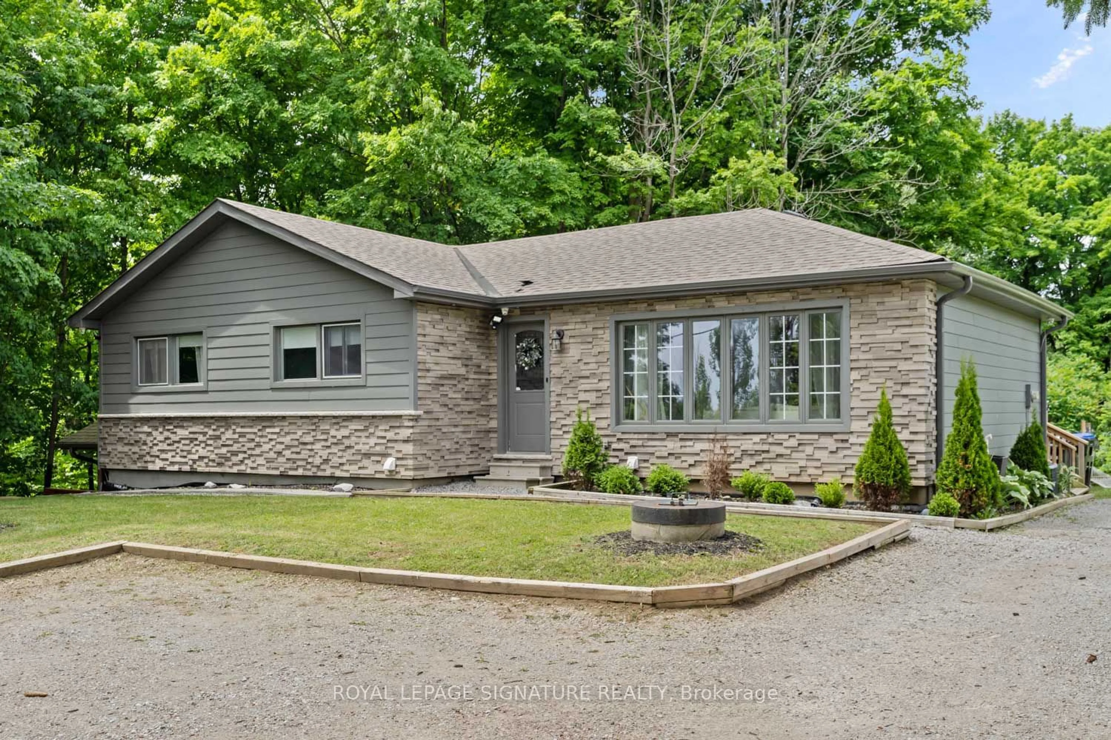 Frontside or backside of a home, cottage for 1034 20 Sideroad, Innisfil Ontario L0L 1W0