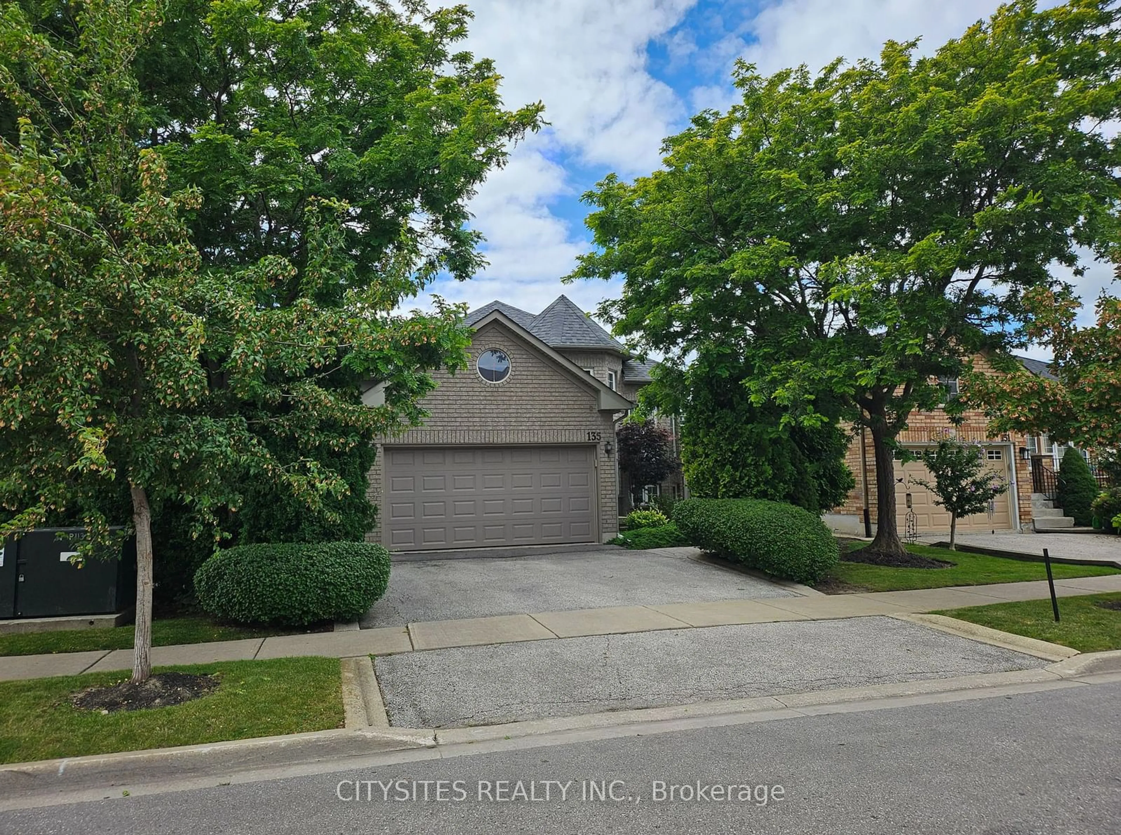 Frontside or backside of a home, the street view for 135 Michelle Dr, Vaughan Ontario L4L 9E1