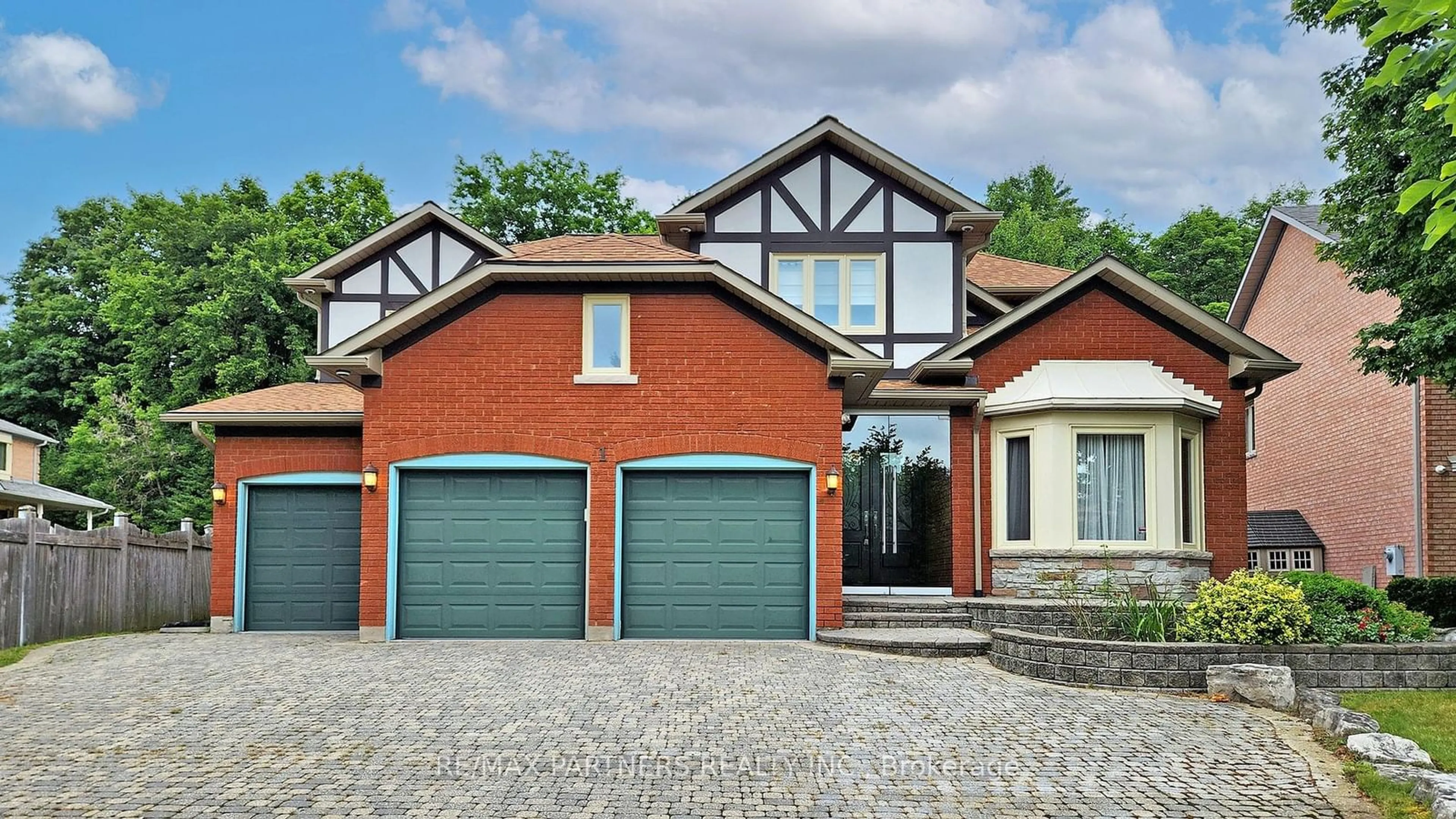 Home with brick exterior material for 1 Fernwood Crt, Richmond Hill Ontario L4B 3C2