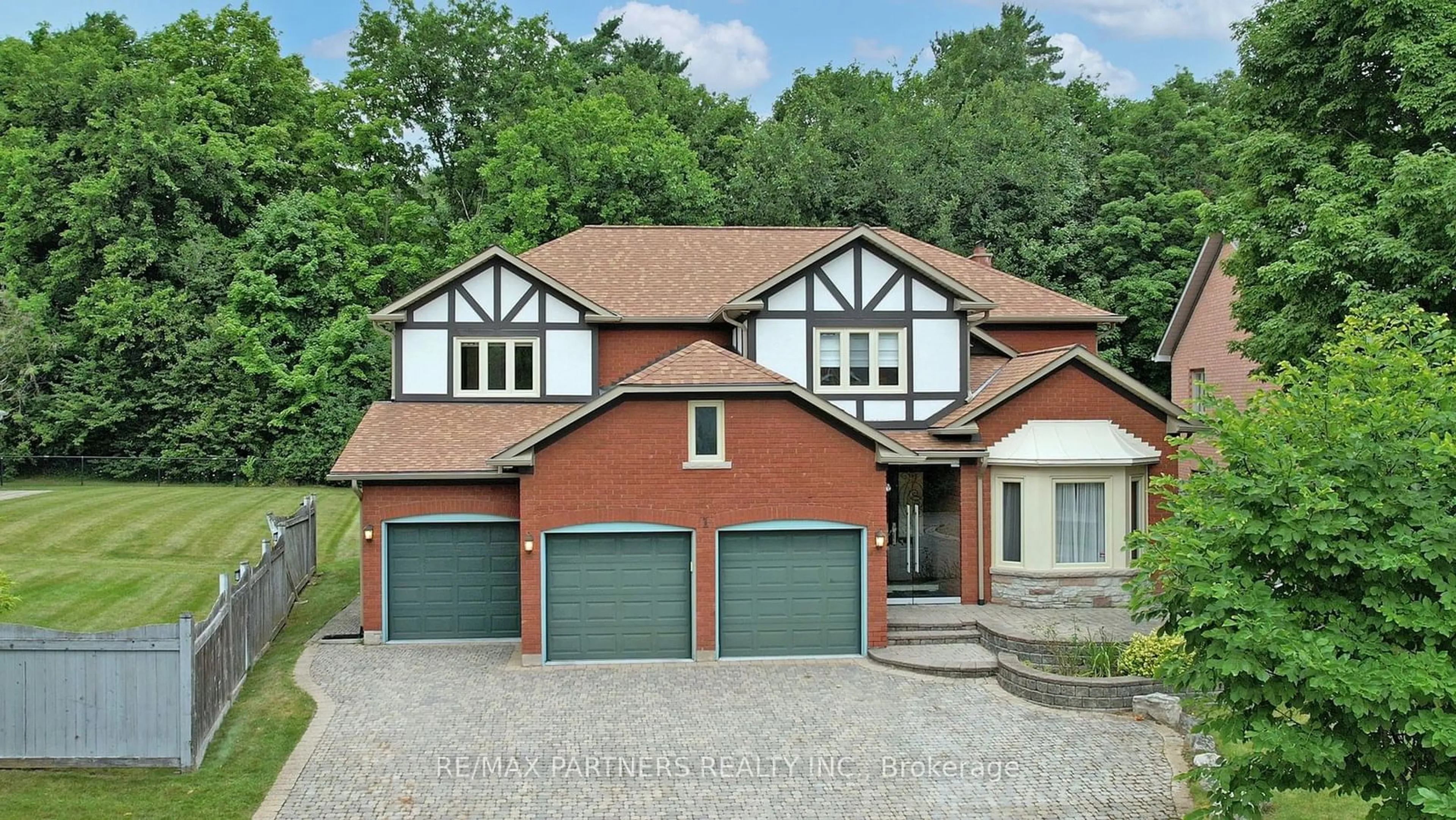 Home with brick exterior material for 1 Fernwood Crt, Richmond Hill Ontario L4B 3C2