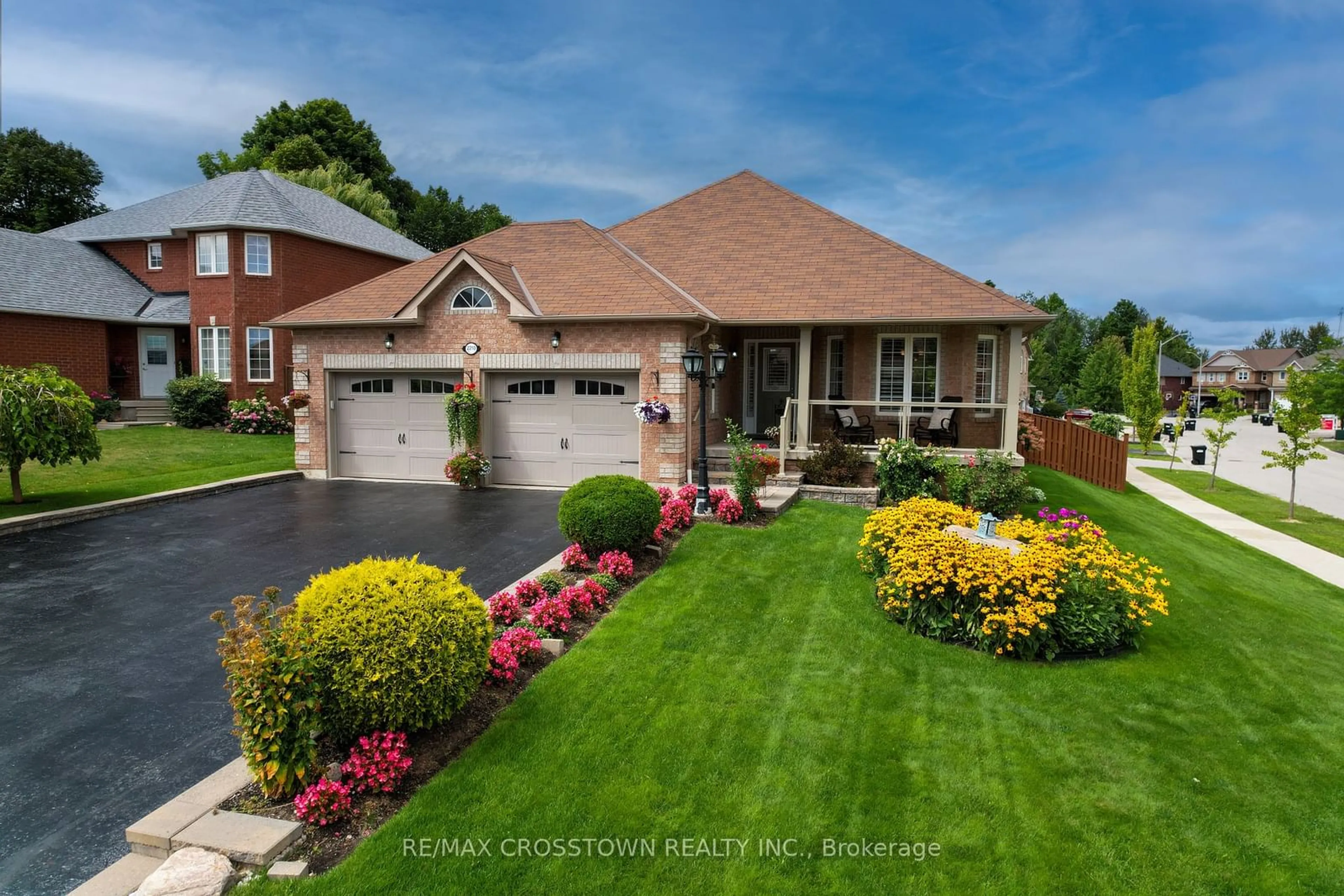 Home with brick exterior material for 2210 Nevils St, Innisfil Ontario L9S 0E2