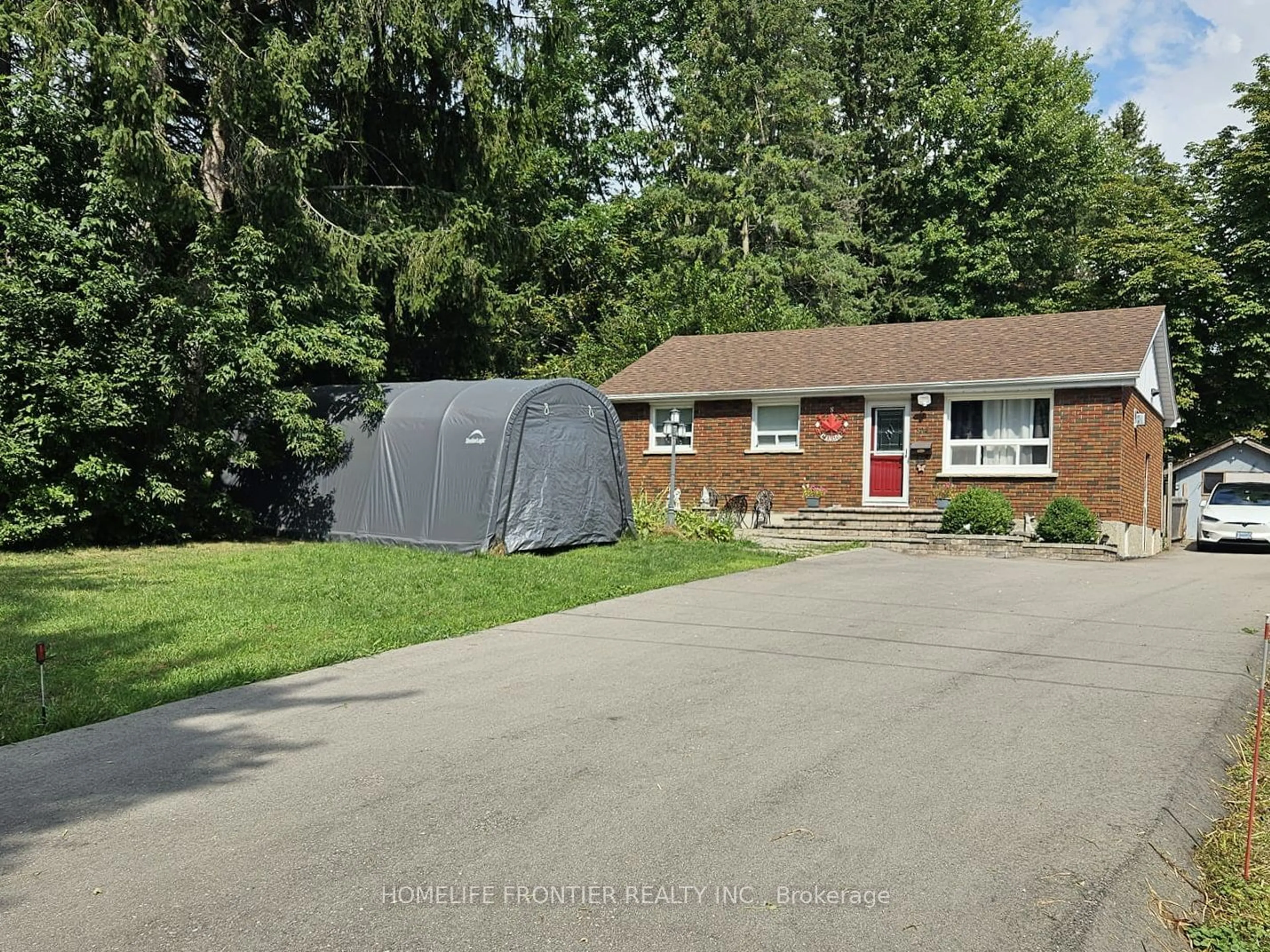 Frontside or backside of a home for 304 Old Homestead Rd, Georgina Ontario L4P 1E7