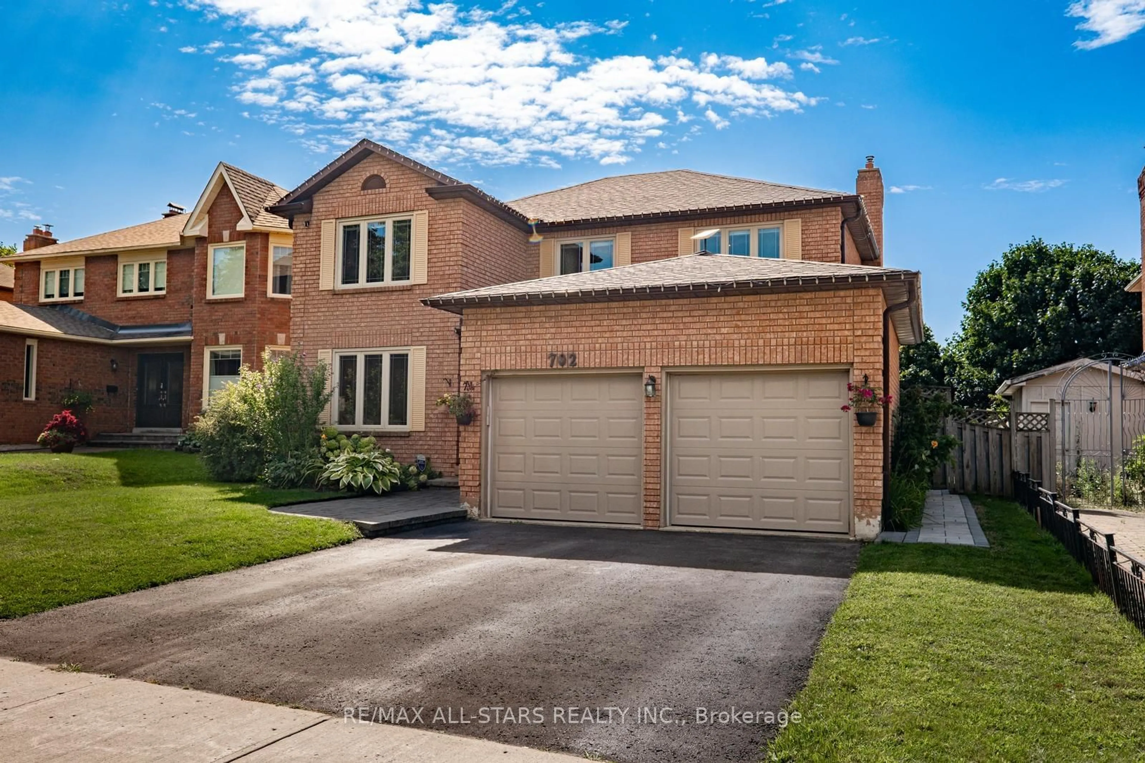 Frontside or backside of a home for 702 Rupert Ave, Whitchurch-Stouffville Ontario L4A 8B7