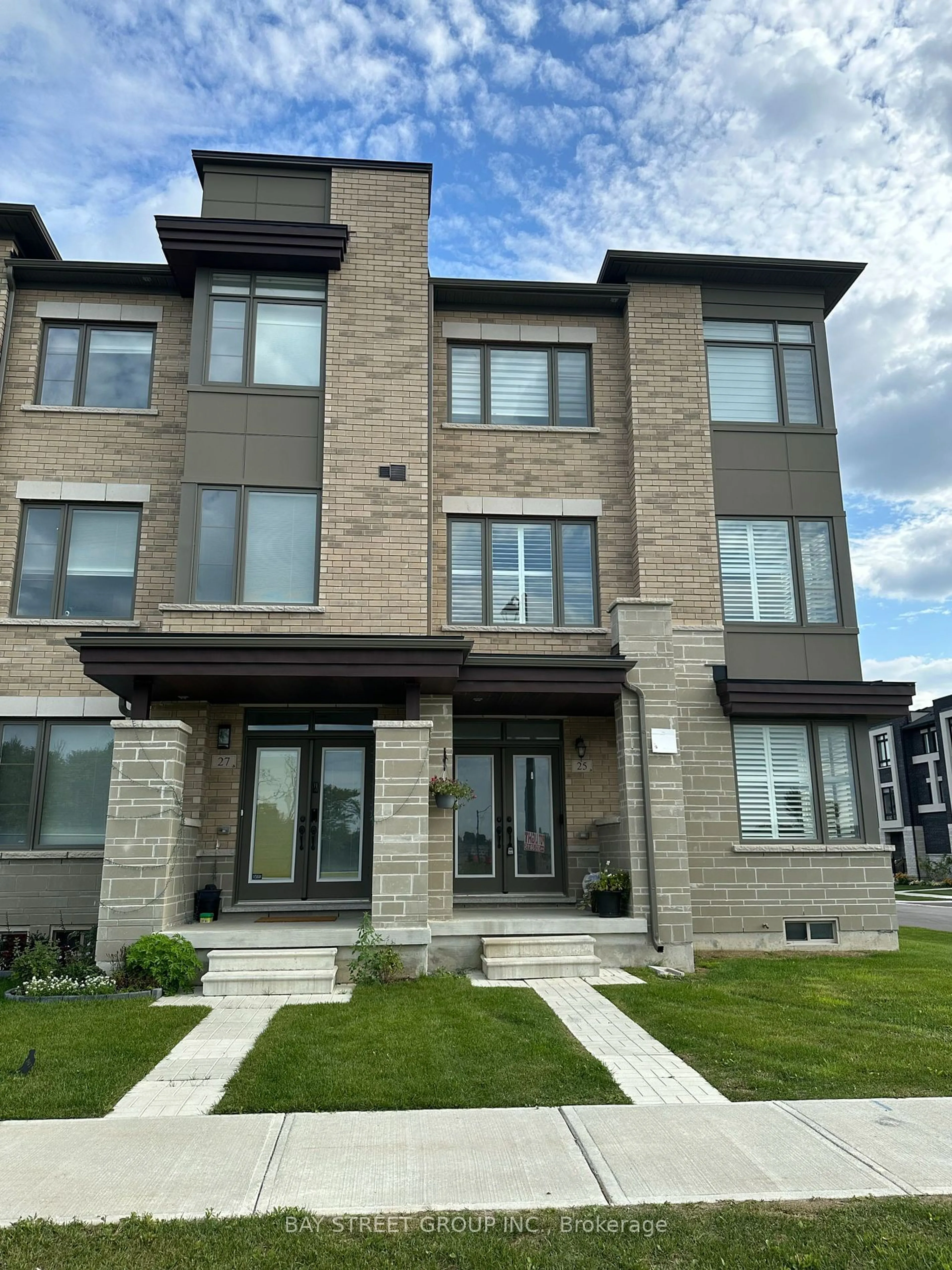 A pic from exterior of the house or condo for 25 McCague Ave, Richmond Hill Ontario L4S 0J4