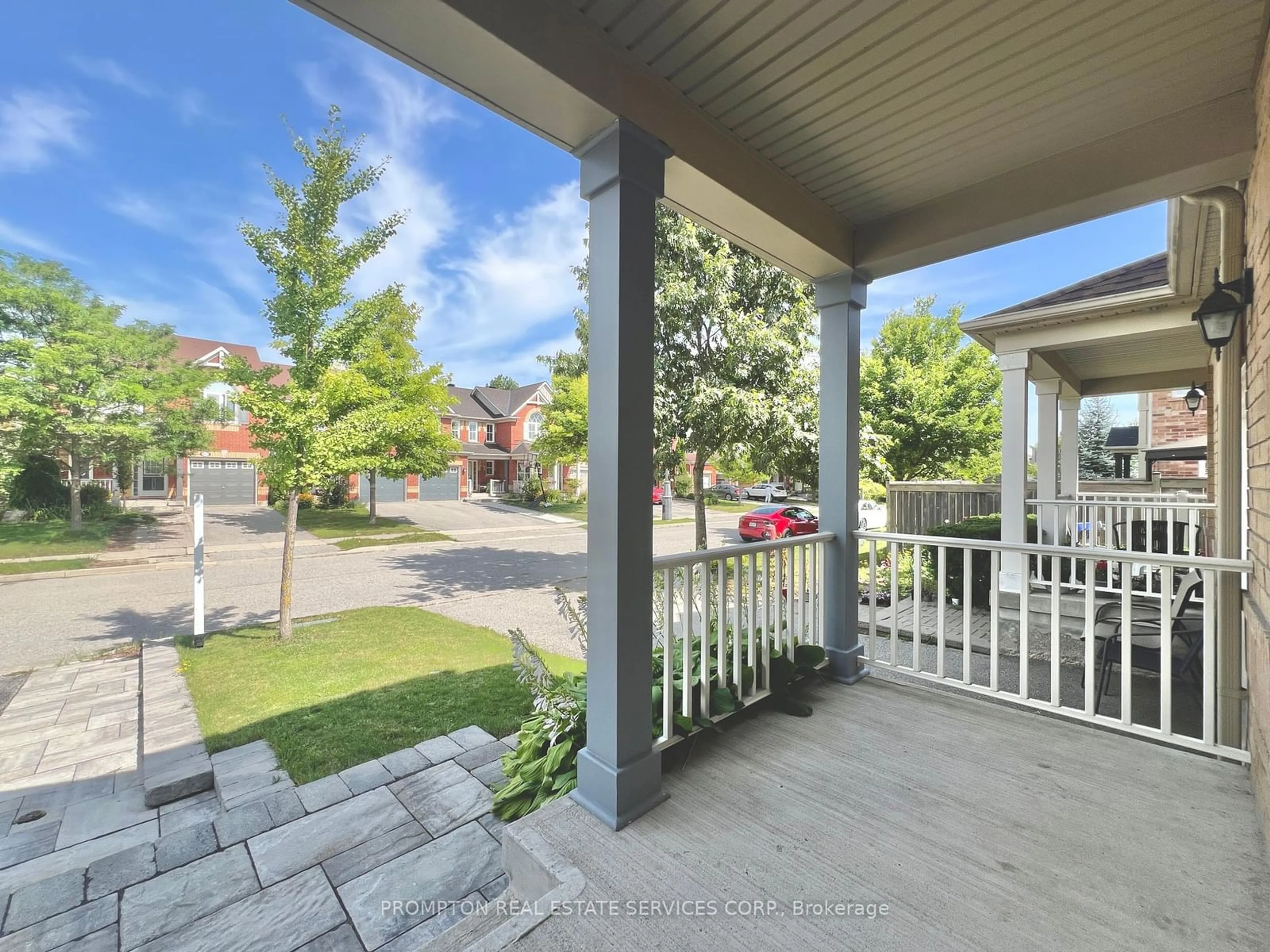 A pic from exterior of the house or condo for 254 Chilcott Cres, Newmarket Ontario L3X 3G7