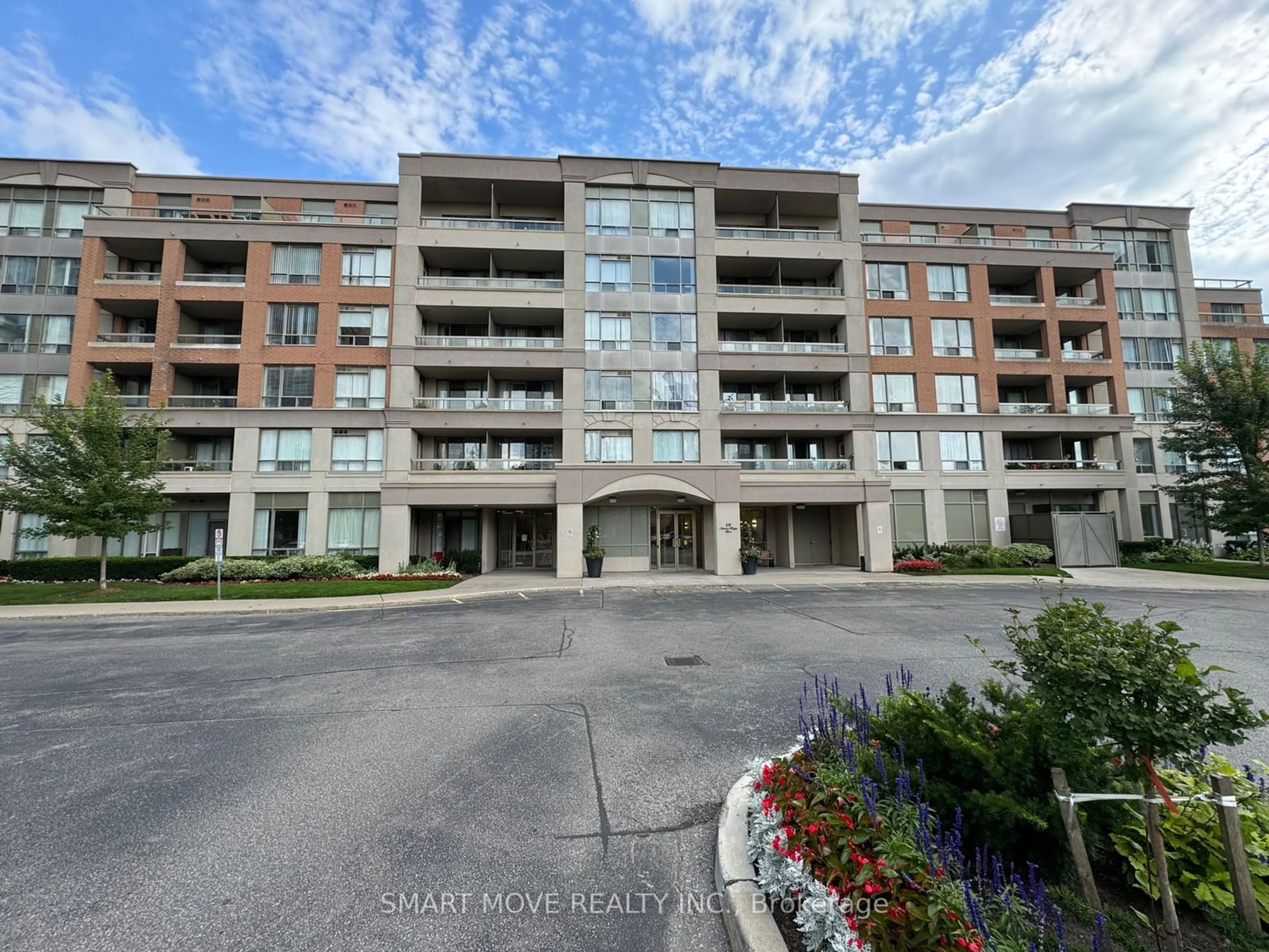 A pic from exterior of the house or condo for 19 Northern Heights Dr #508, Richmond Hill Ontario L4B 4M4