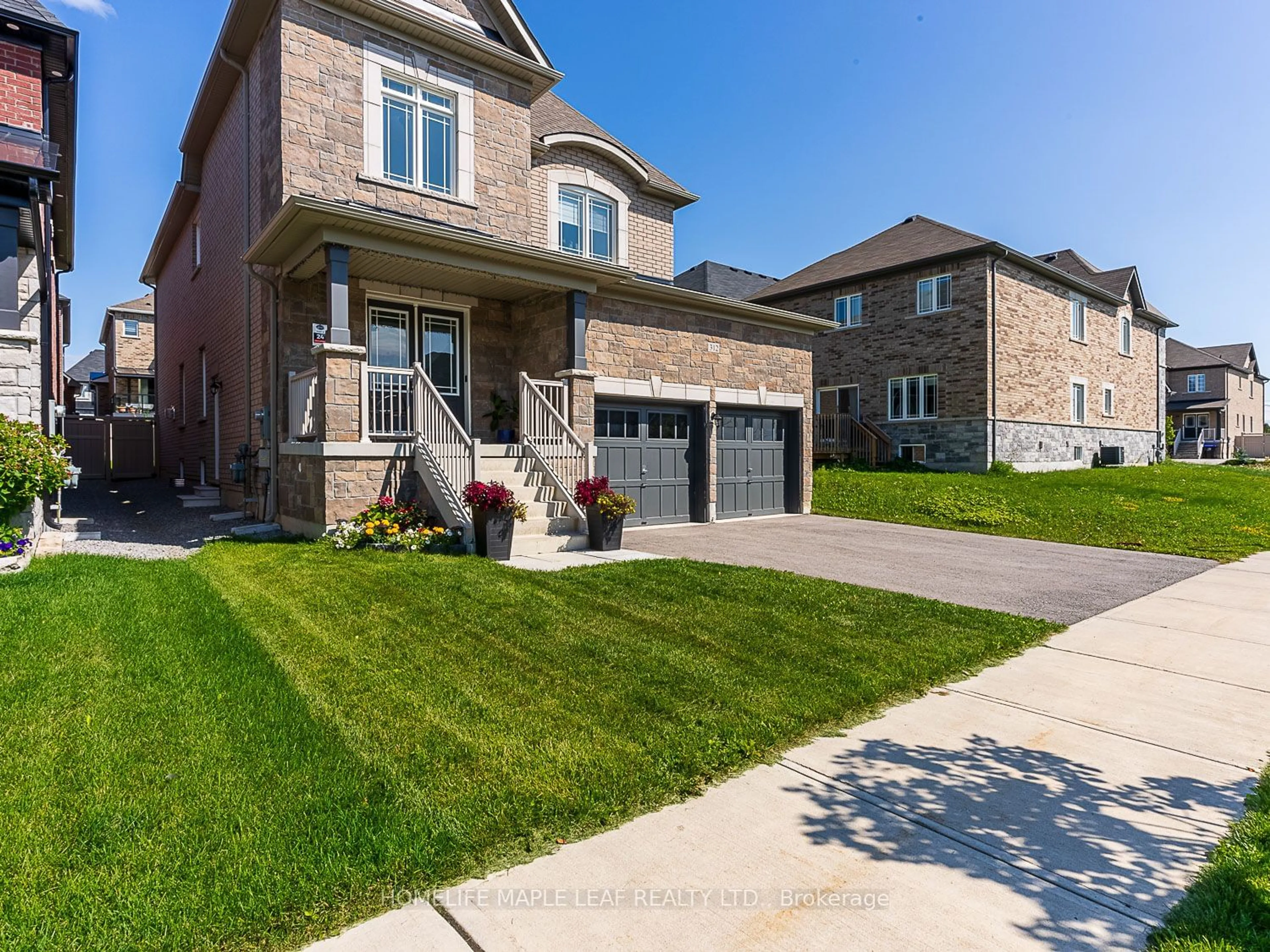 Frontside or backside of a home for 312 Chelsea Cres, Bradford West Gwillimbury Ontario L3Z 4J4