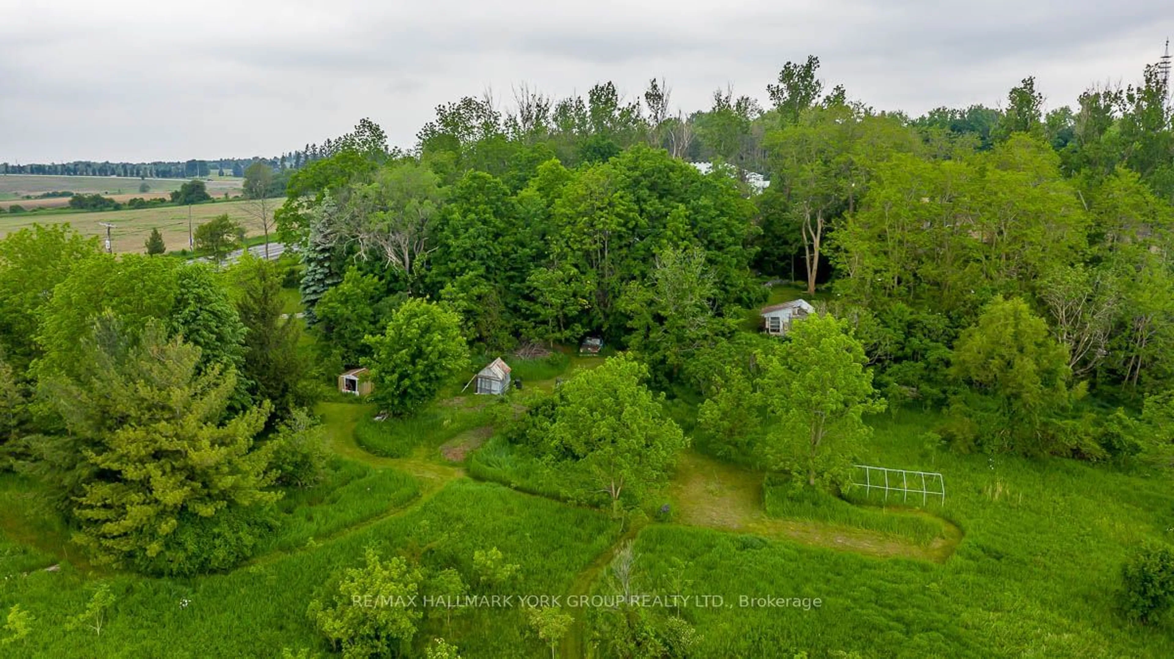 A pic from exterior of the house or condo, the fenced backyard for 15763 Dufferin St, King Ontario L7B 1K5