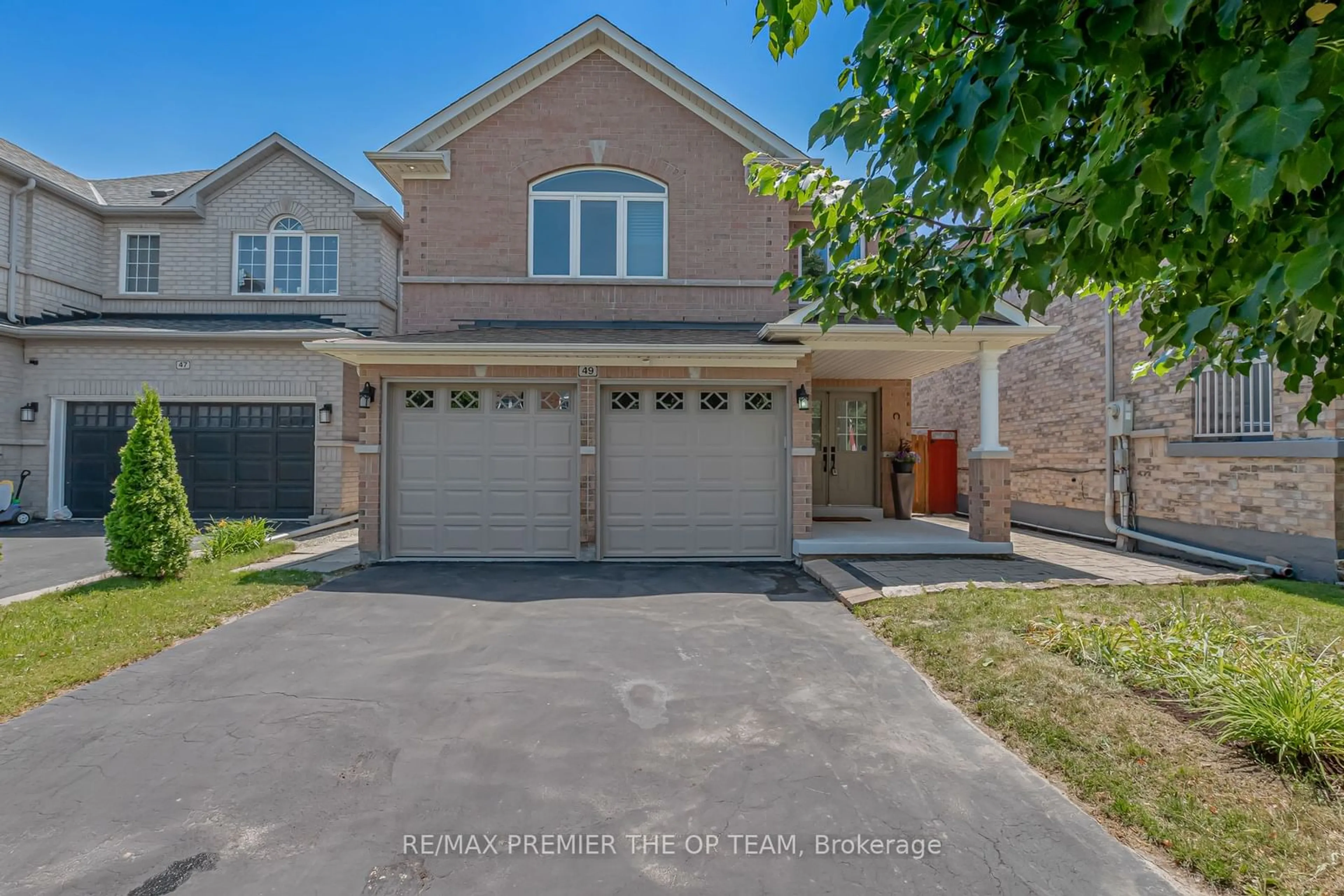 Frontside or backside of a home for 49 Queen Isabella Cres, Vaughan Ontario L6A 3J7