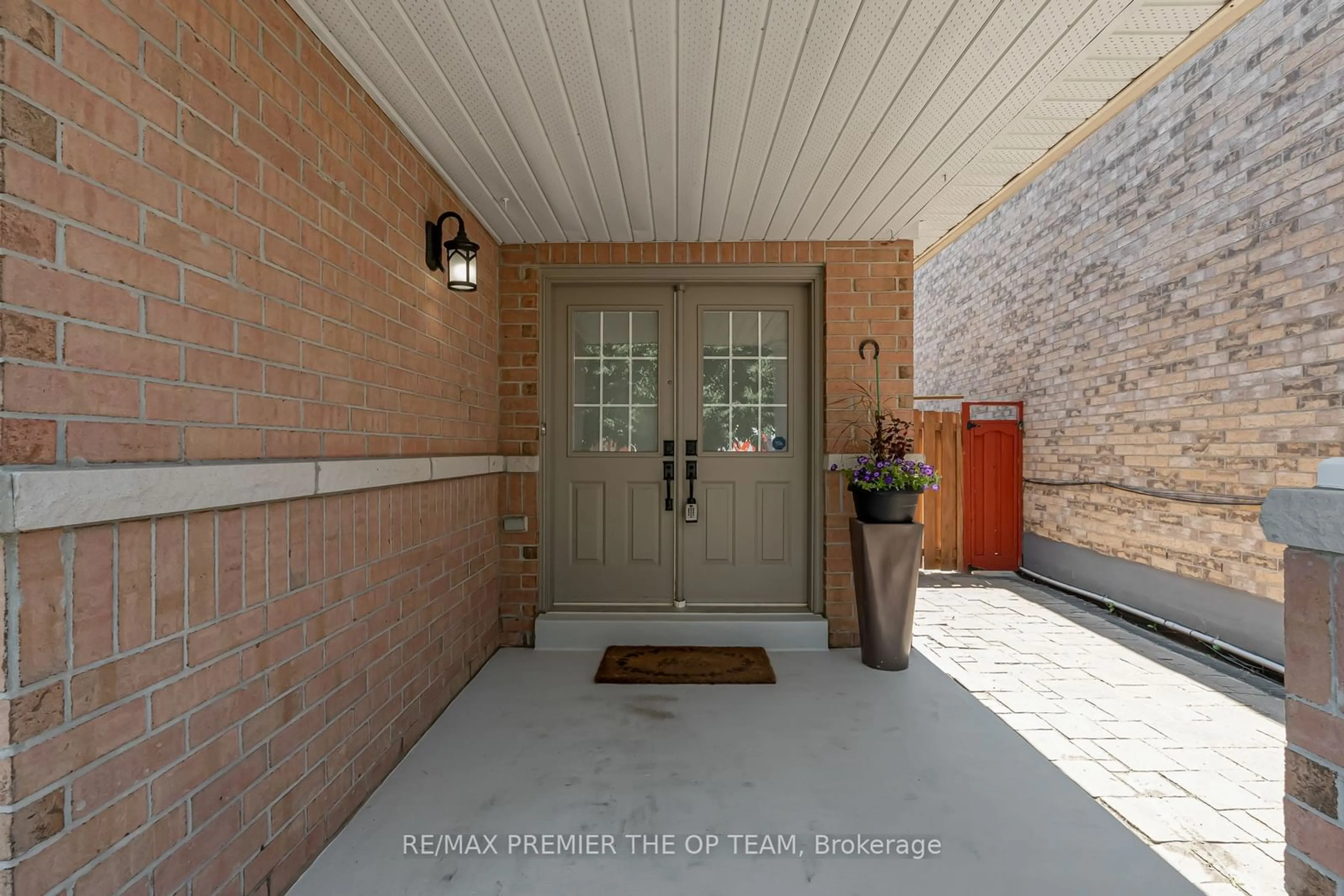 Indoor entryway for 49 Queen Isabella Cres, Vaughan Ontario L6A 3J7