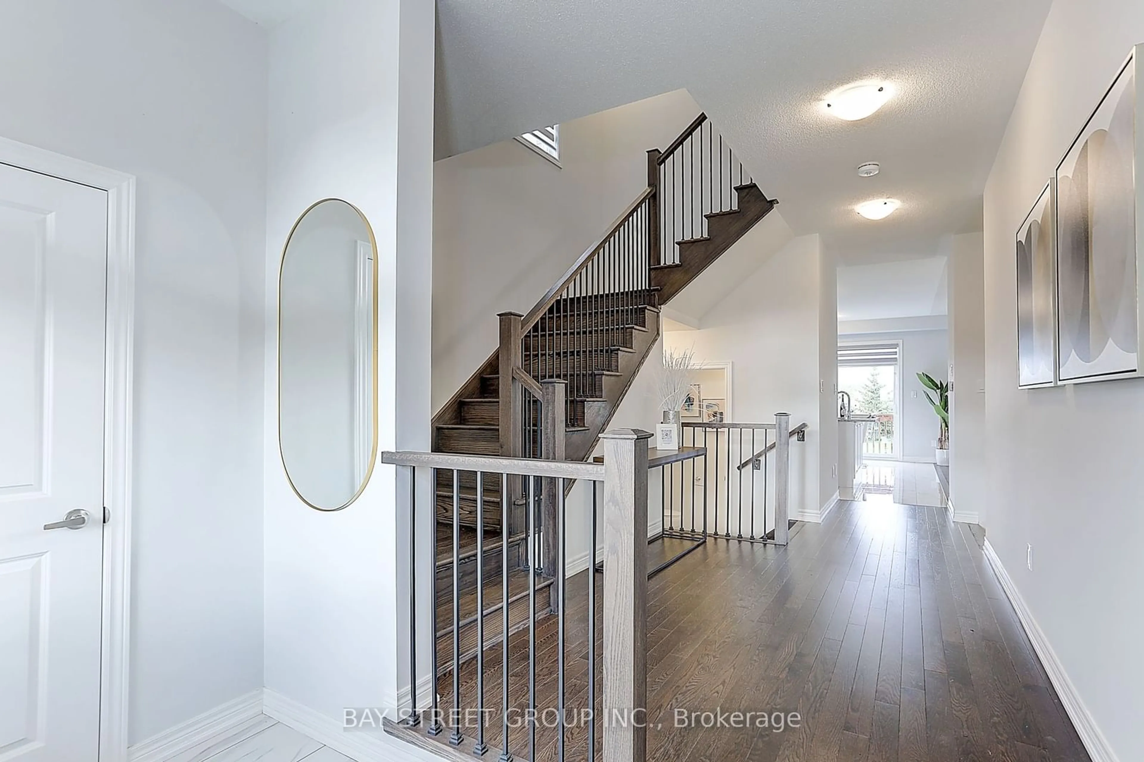 Indoor entryway for 37 Bill Guy Dr, Georgina Ontario L4P 2G3