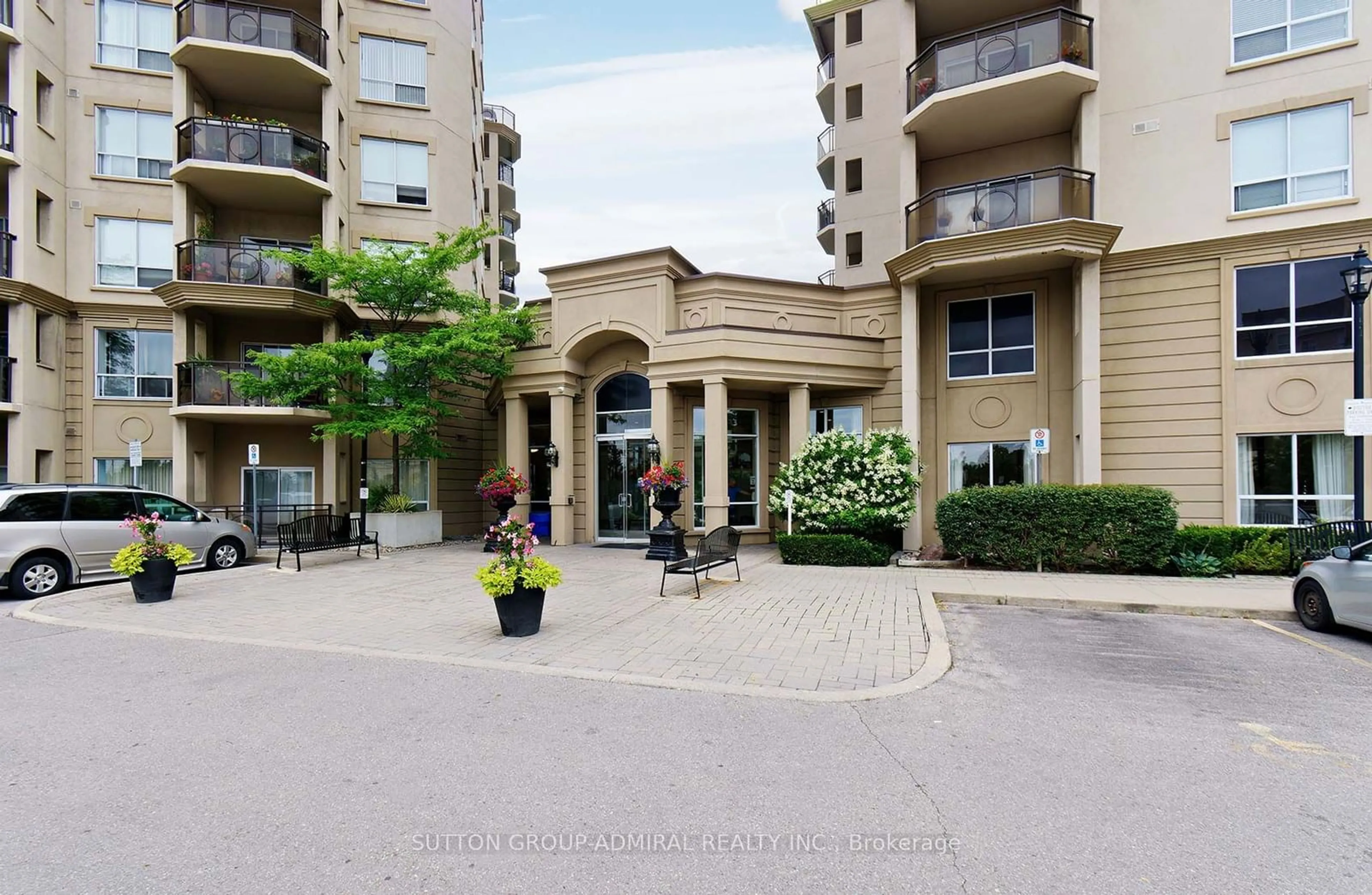 A pic from exterior of the house or condo for 8 Maison Parc Crt #106, Vaughan Ontario L4J 9K5