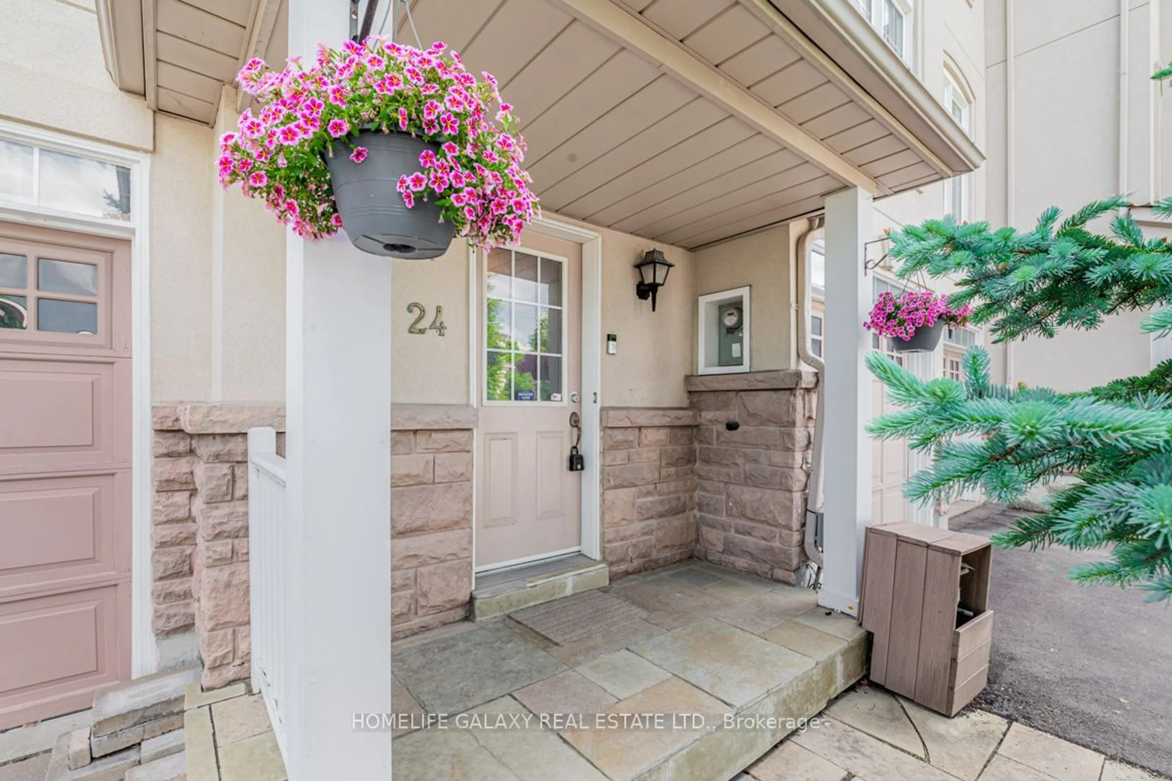 Indoor entryway for 24 Post Oak Dr, Richmond Hill Ontario L4E 4G8